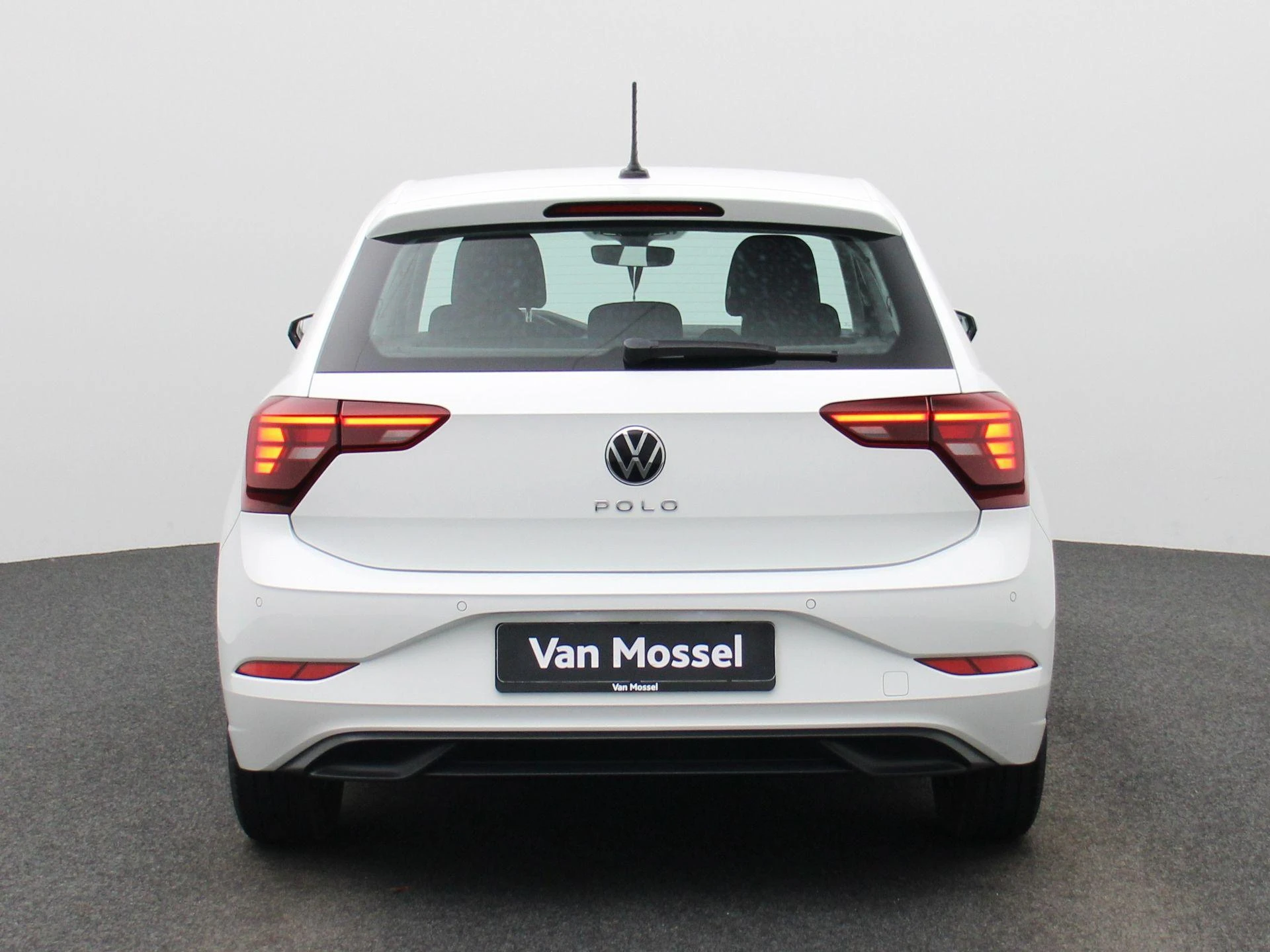 Volkswagen-Polo-image-4