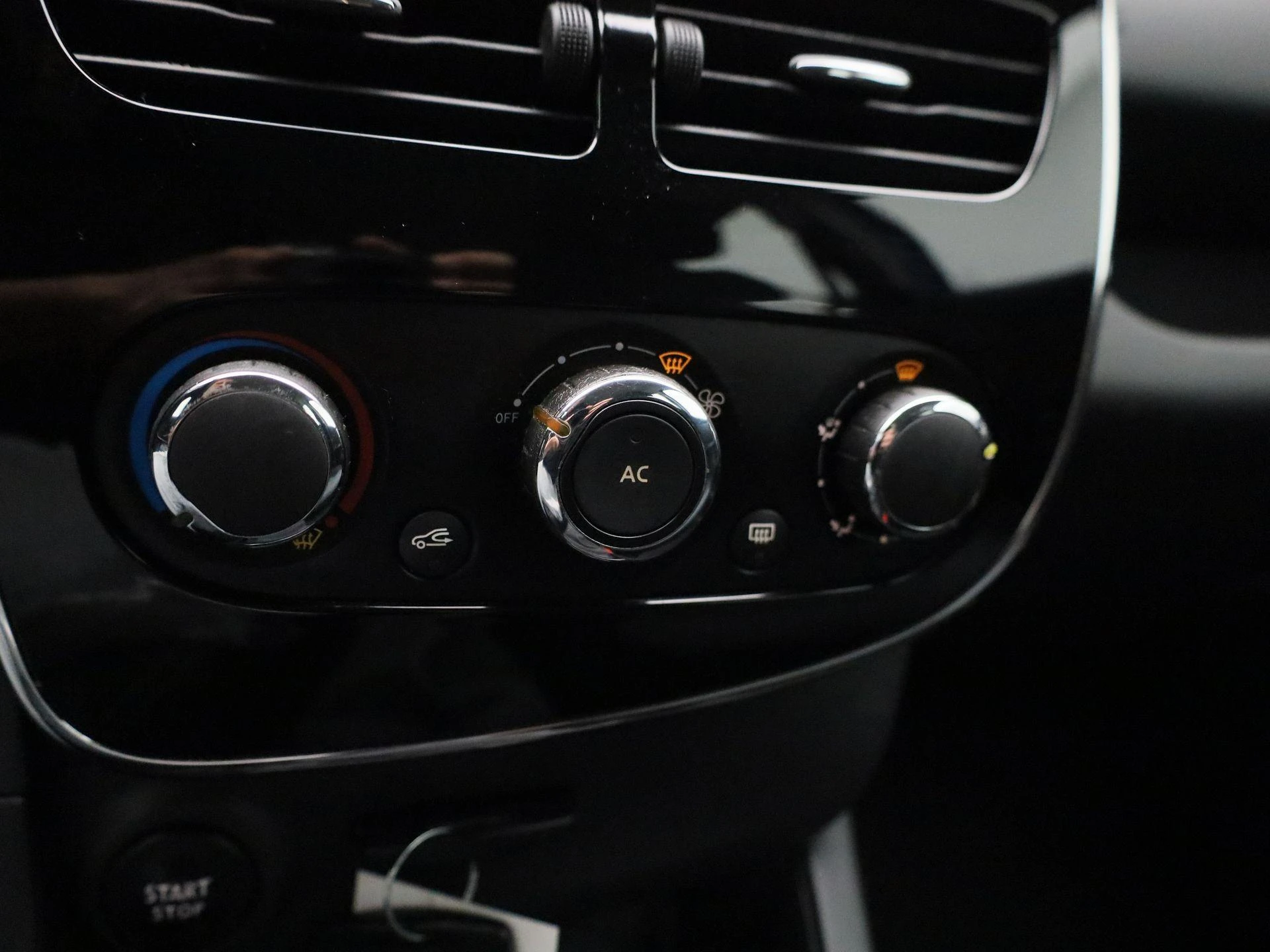 Renault-Clio-image-23