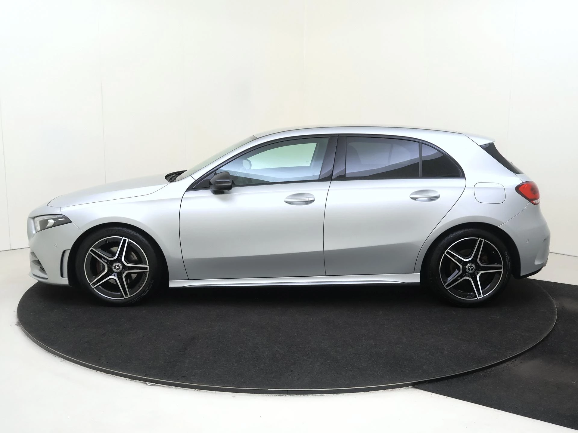 Mercedes-Benz-A-Klasse-image-7