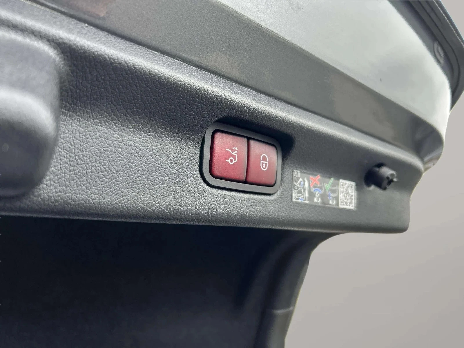 Mercedes-Benz-EQE-image-22