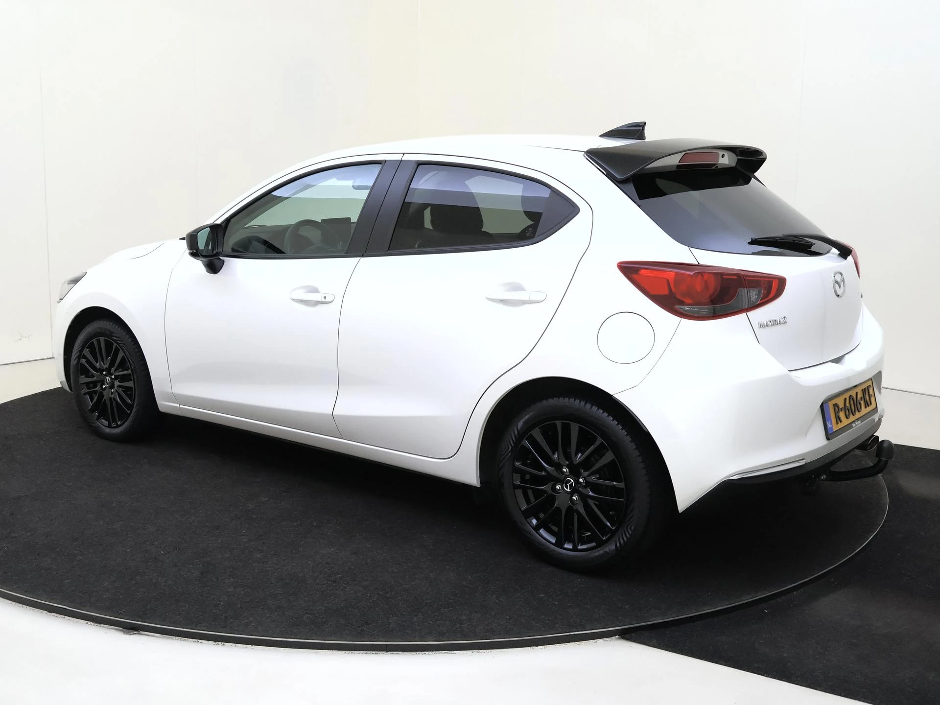 Mazda-2-image-2