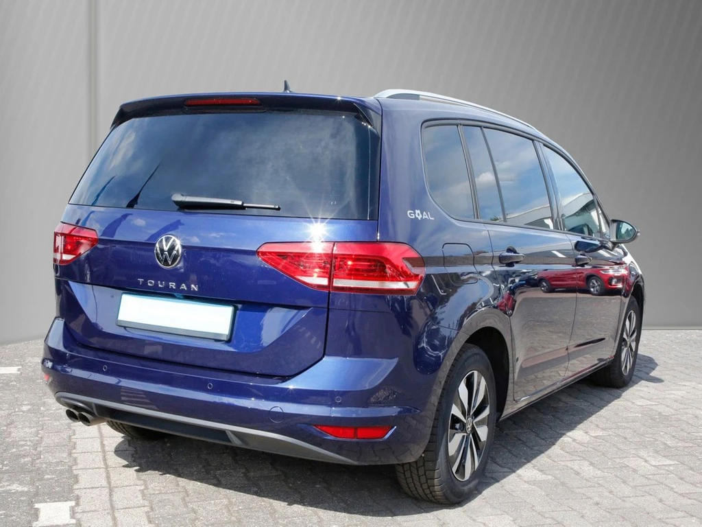 Volkswagen-Touran-image-2
