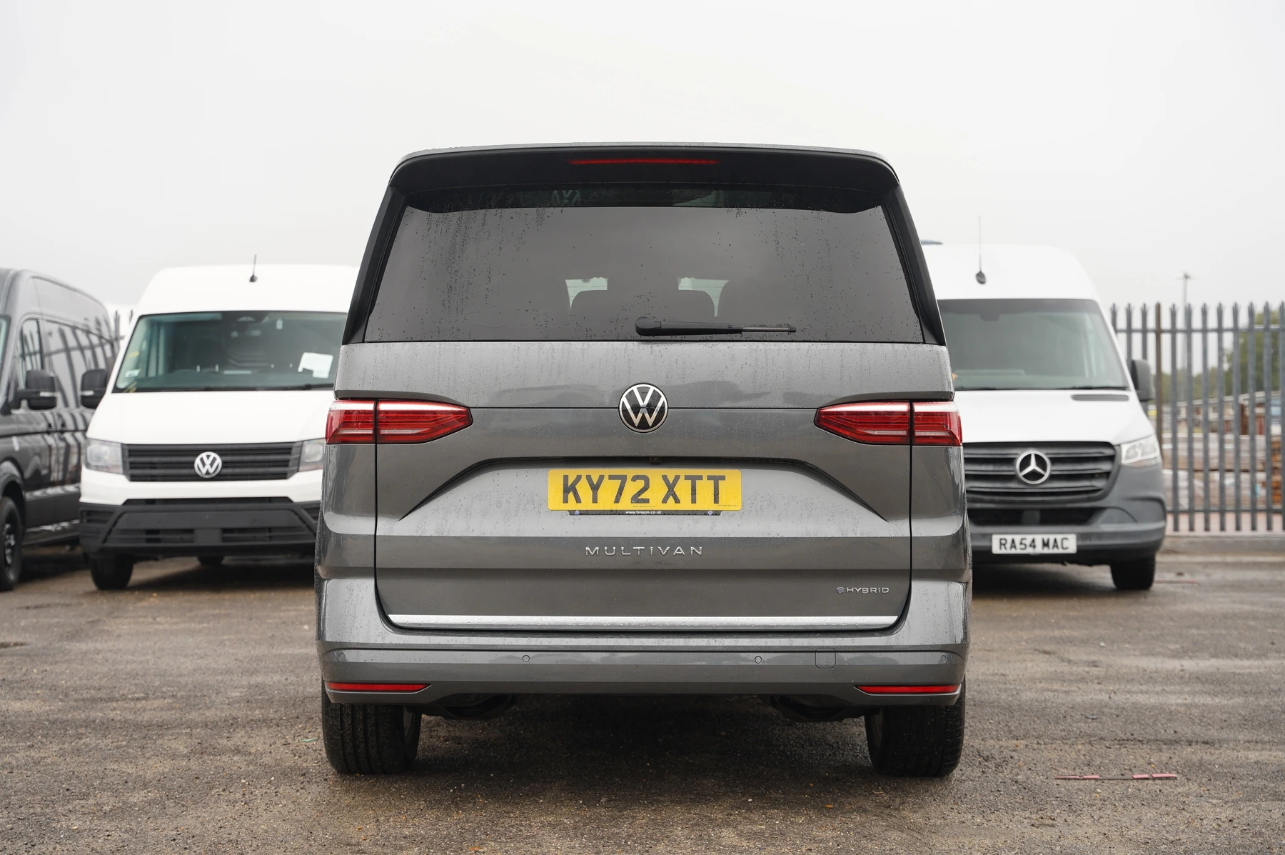 Volkswagen-Multivan-image-12