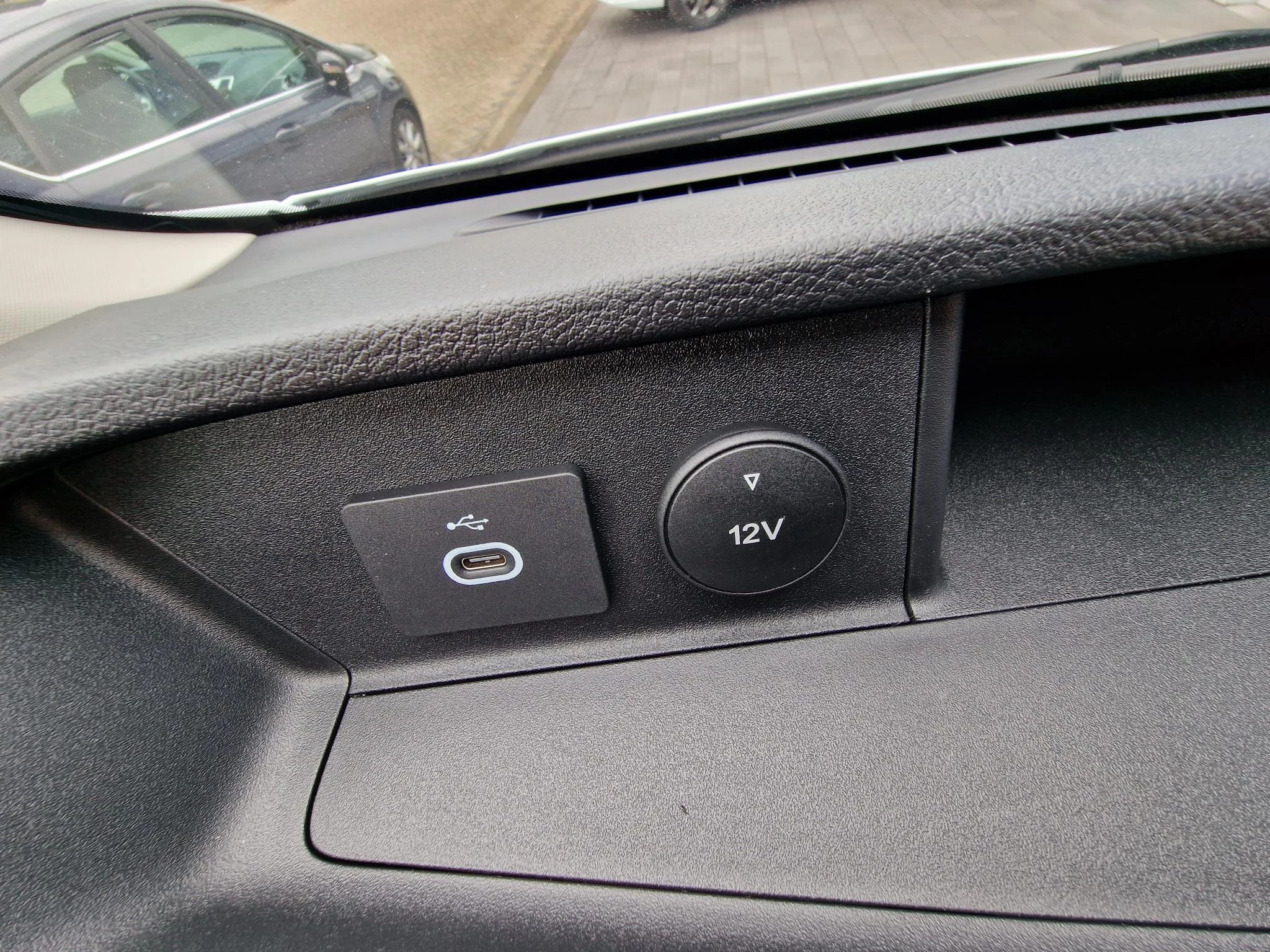 Ford-E-Transit-image-30