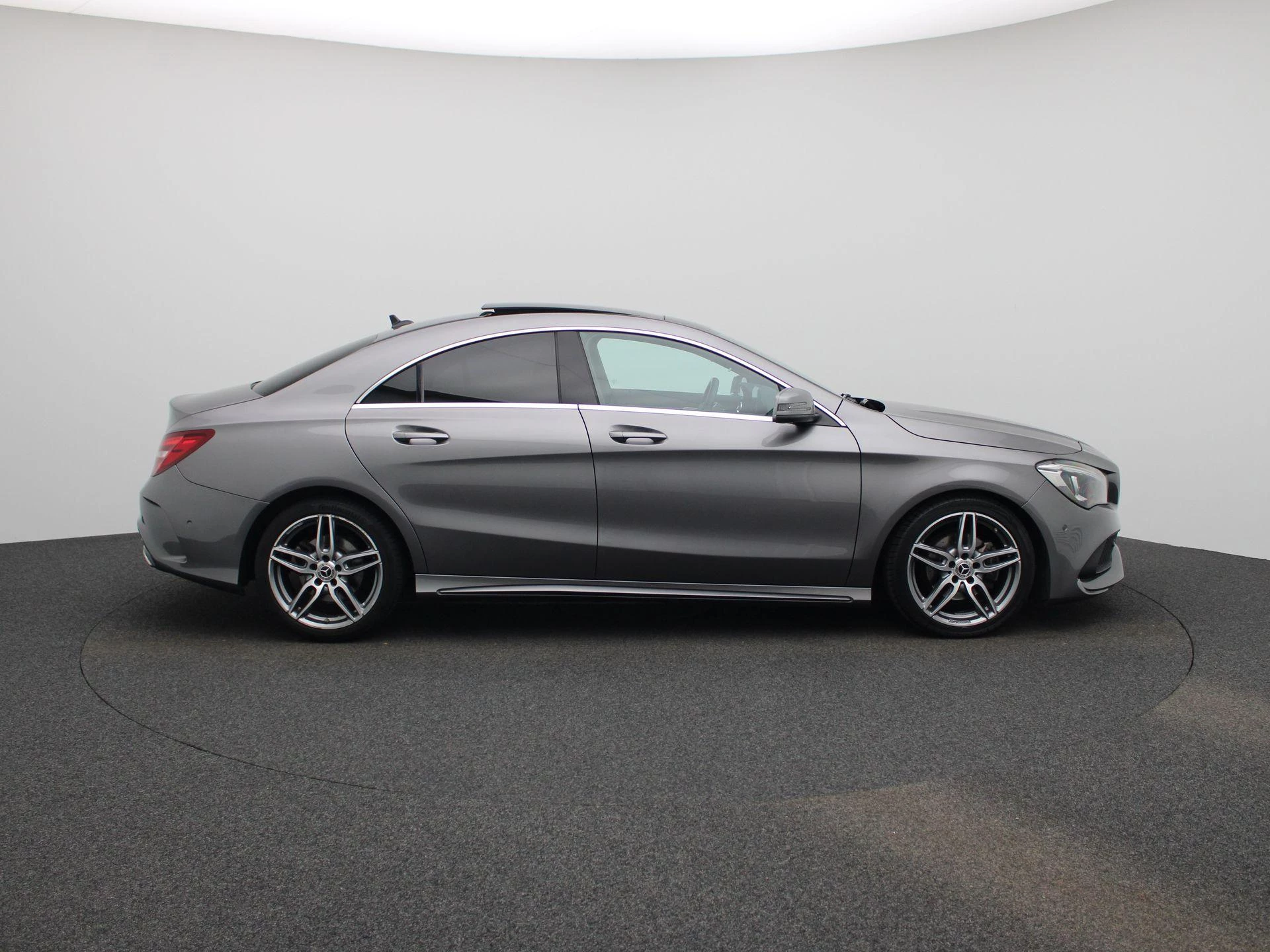 Mercedes-Benz-CLA-image-5