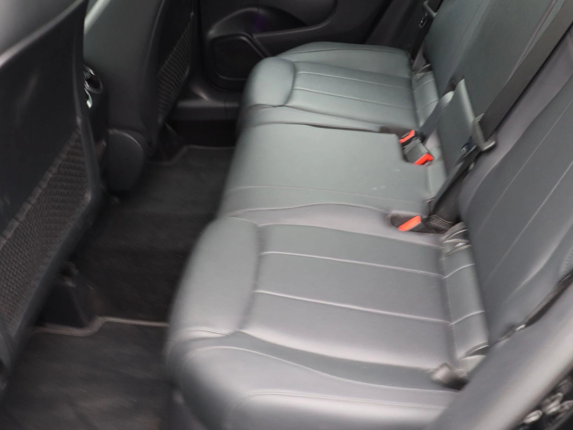 Mercedes-Benz GLA 180 Business Line + TREKHAAK + CAMERA + LED +