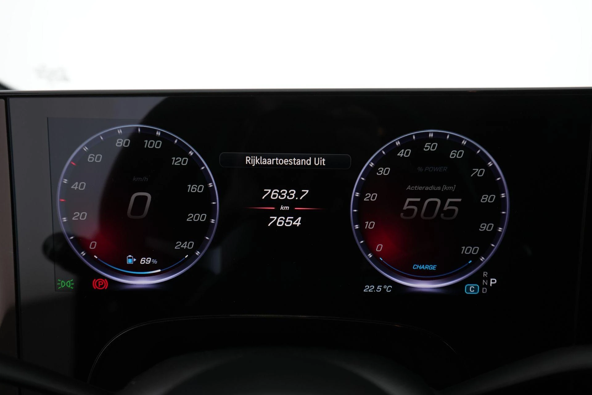 Mercedes-Benz-CLA-image-13