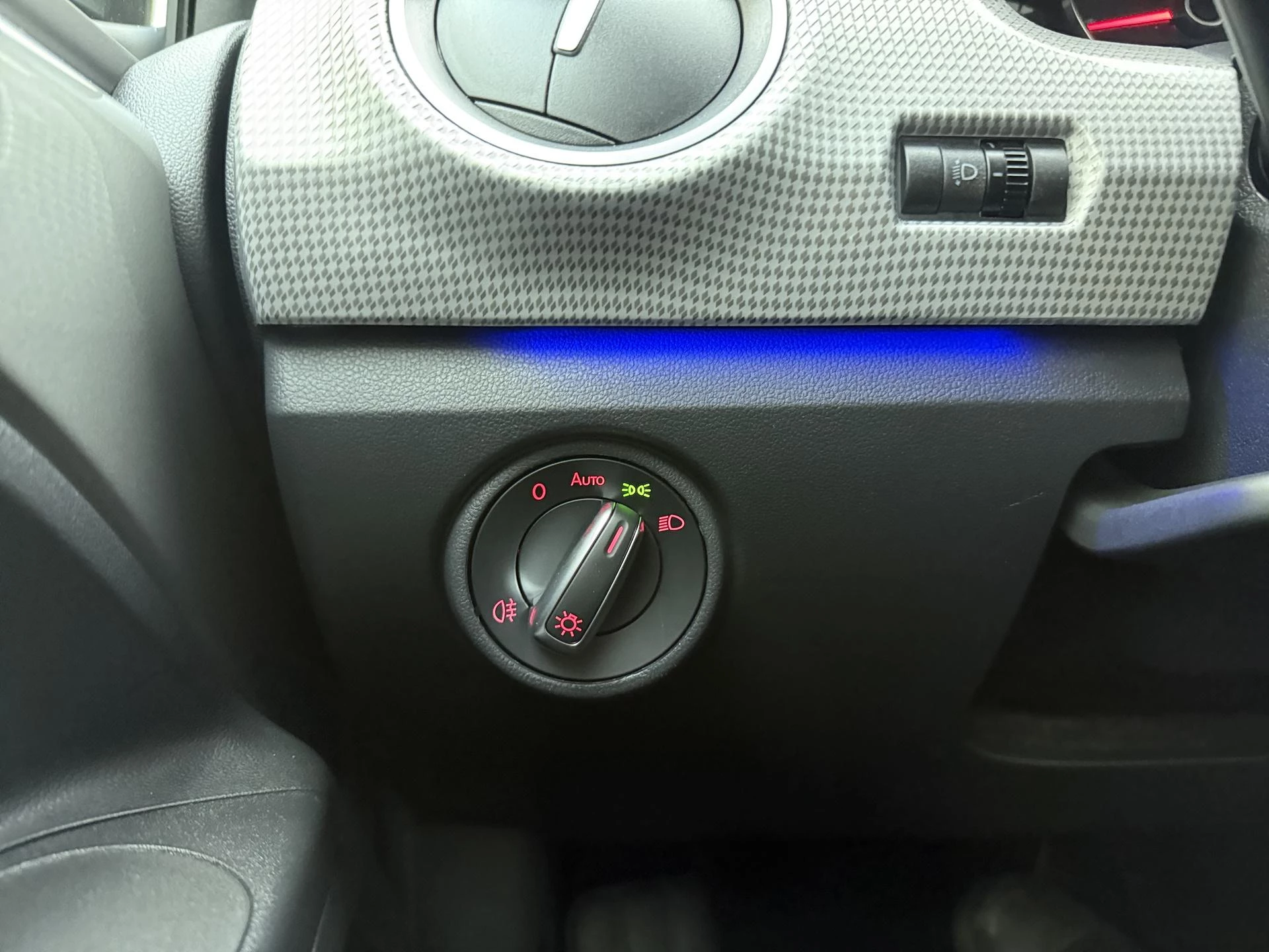 Volkswagen-e-up!-image-13