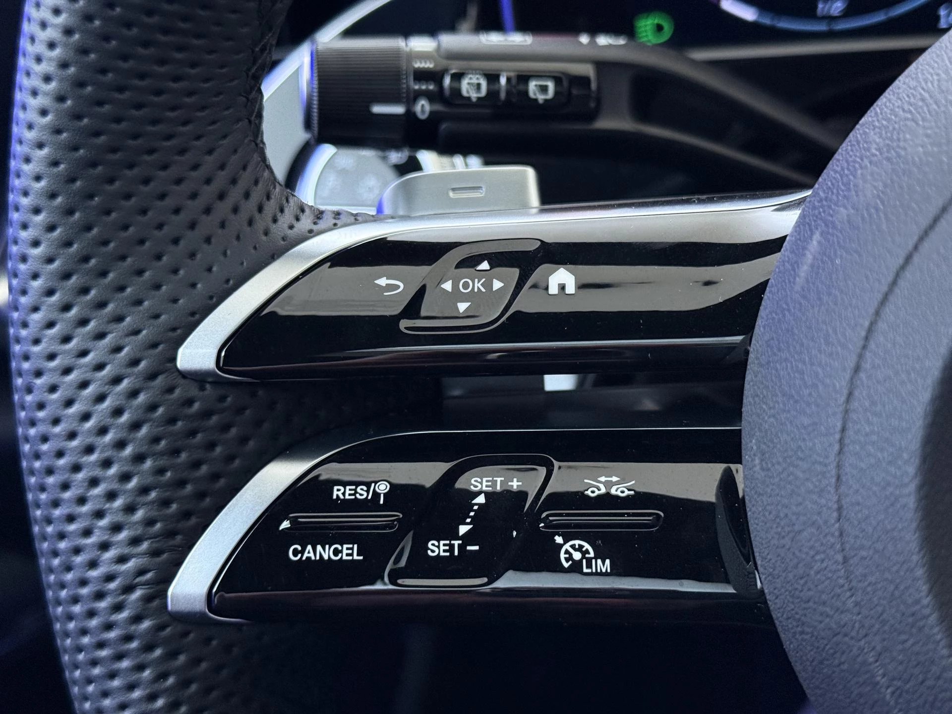 Mercedes-Benz-E-Klasse-image-12