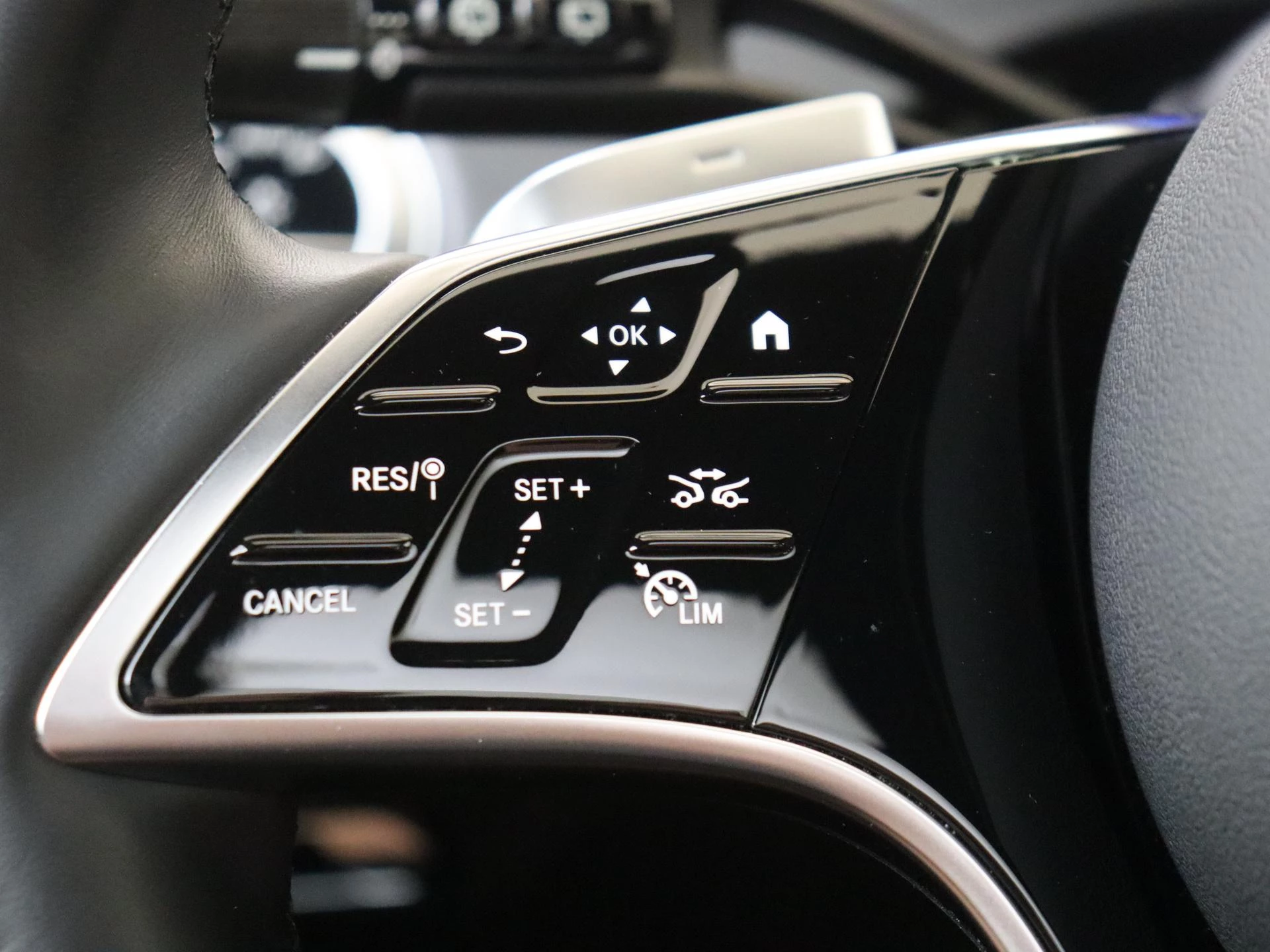 Mercedes-Benz-E-Klasse-image-12