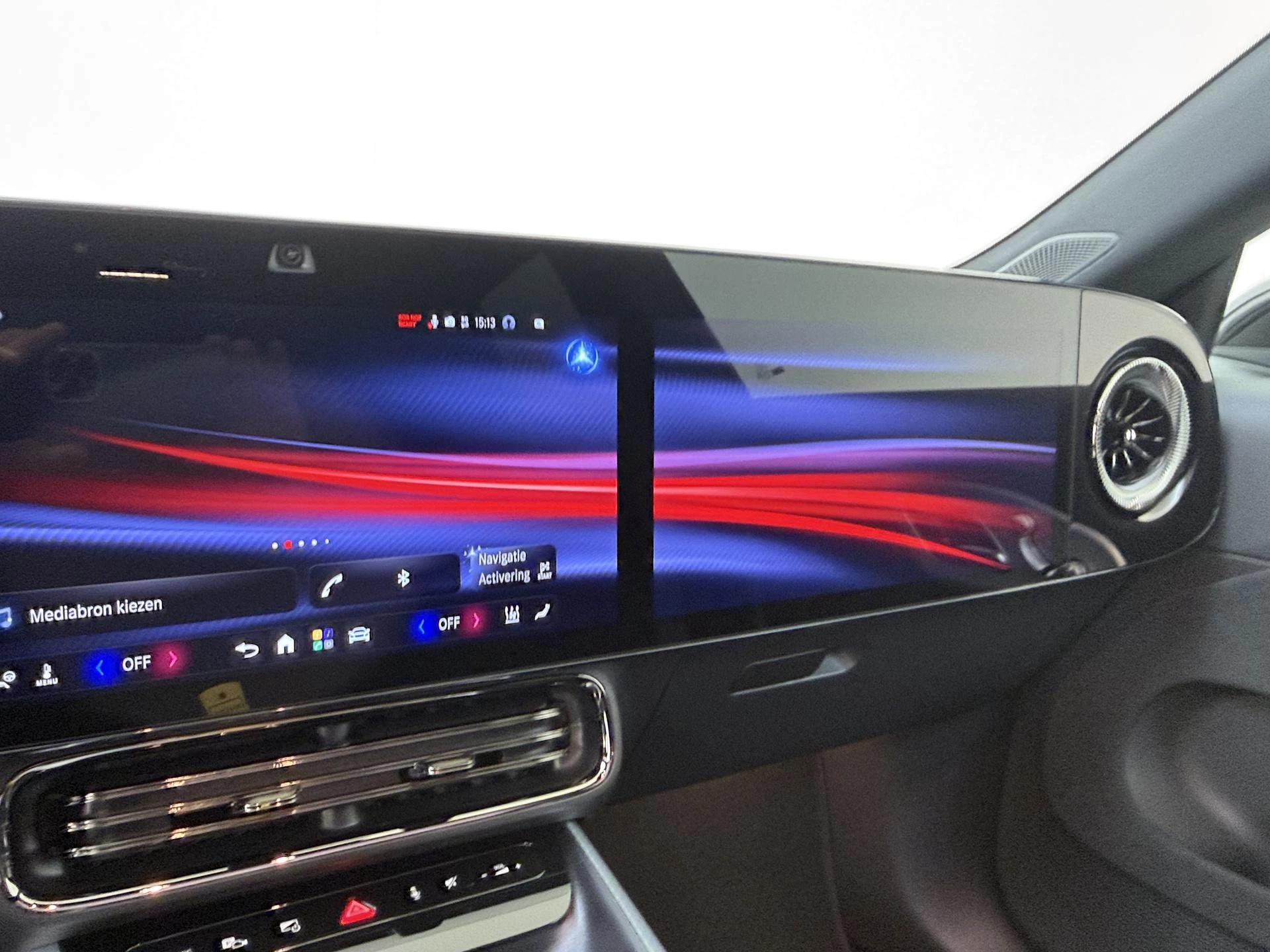 Mercedes-Benz-CLA-image-16