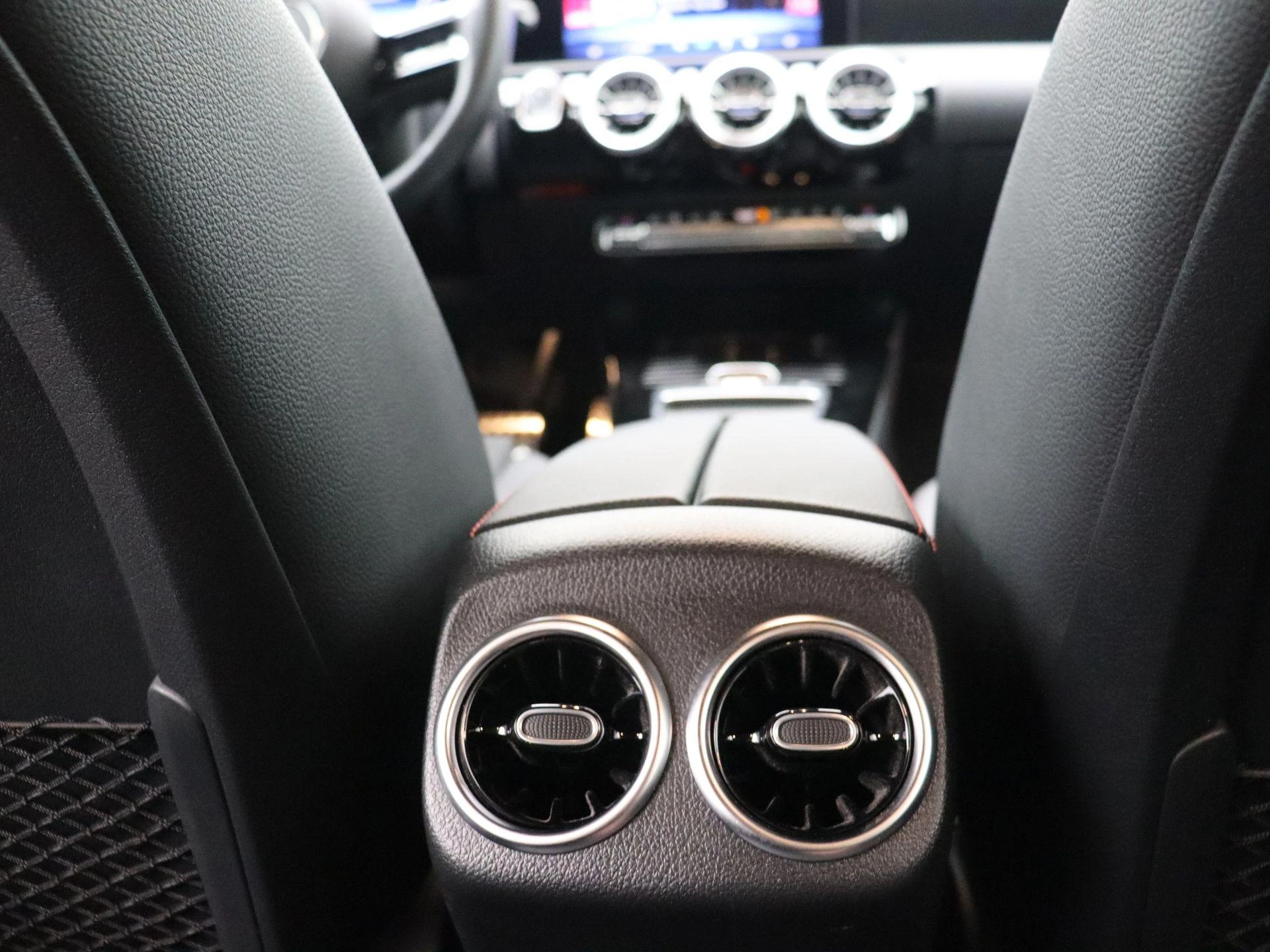 Mercedes-Benz A-Klasse 250 e AMG Line Limousine + TREKHAAK + CARPLAY + NIGHTPAKKET +