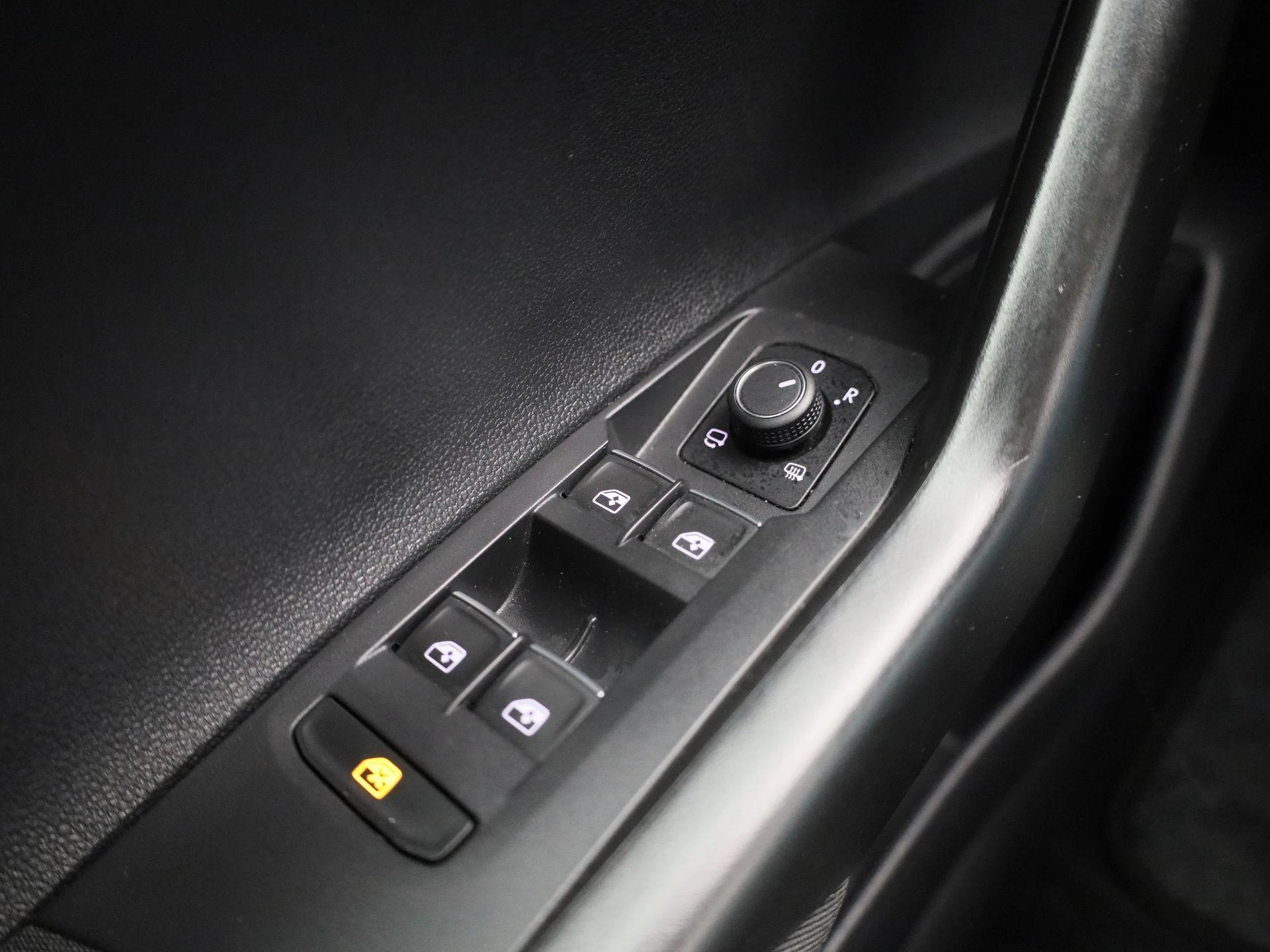 Volkswagen-Polo-image-19