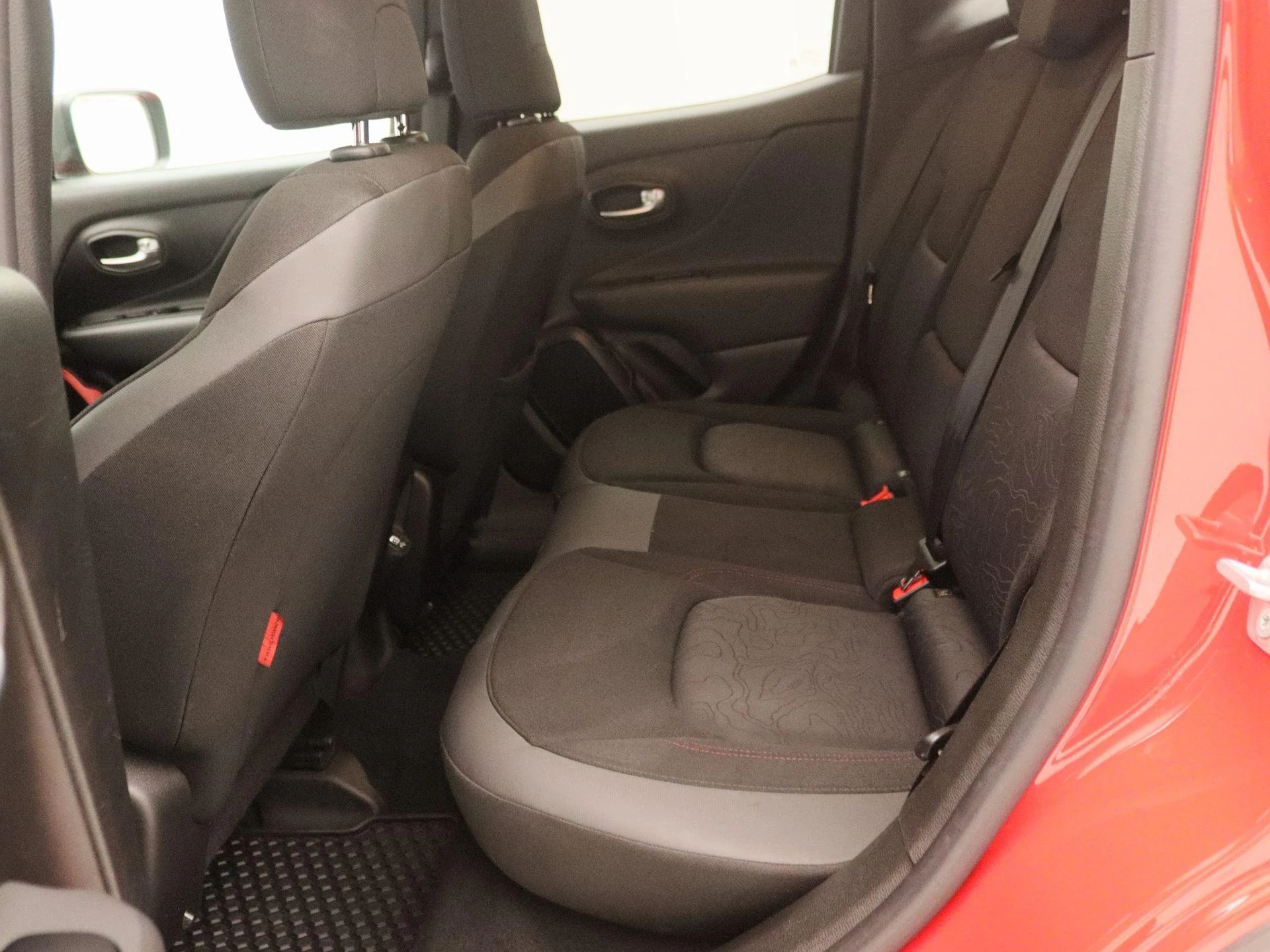 Jeep-Renegade-image-13