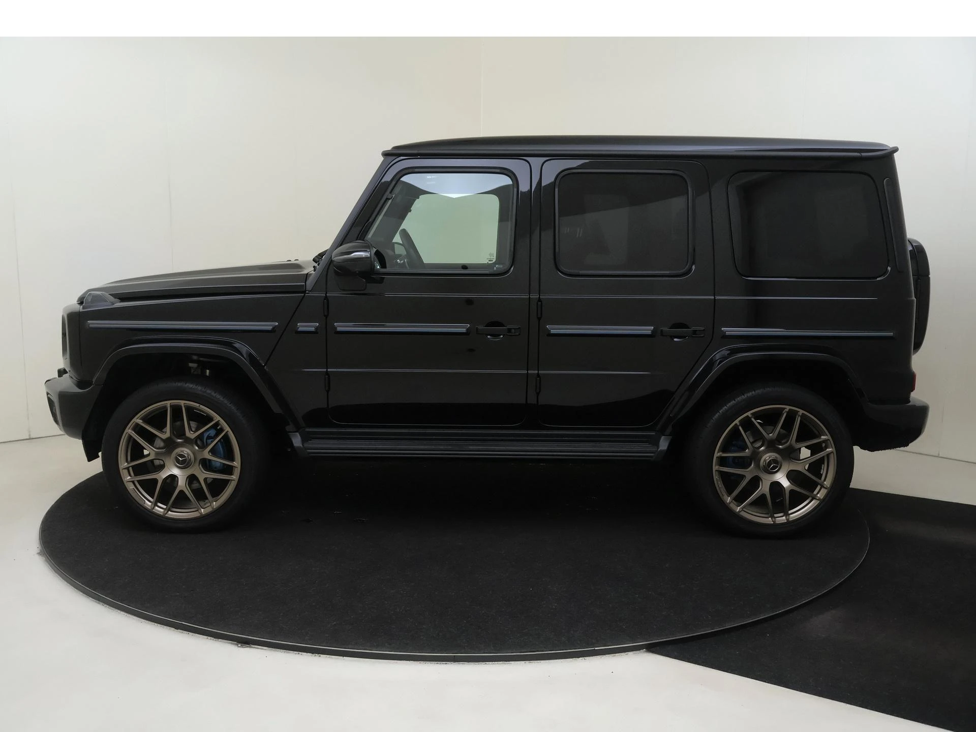 Mercedes-Benz-G-Klasse-image-6