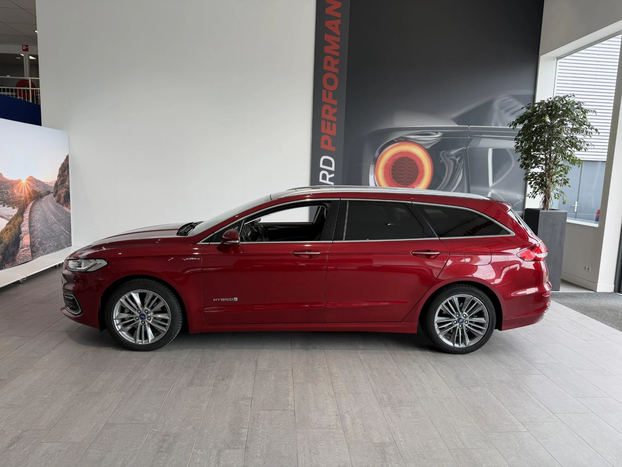 Ford Mondeo Wagon 2.0 IVCT HEV Vignale