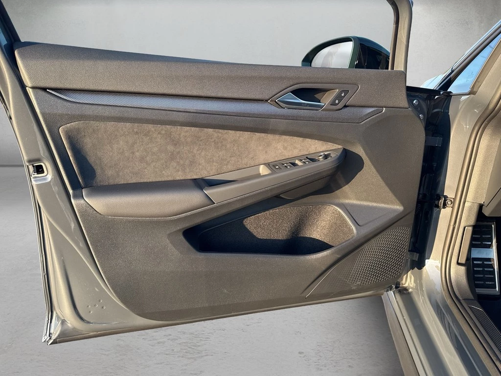 Volkswagen-Golf-image-5