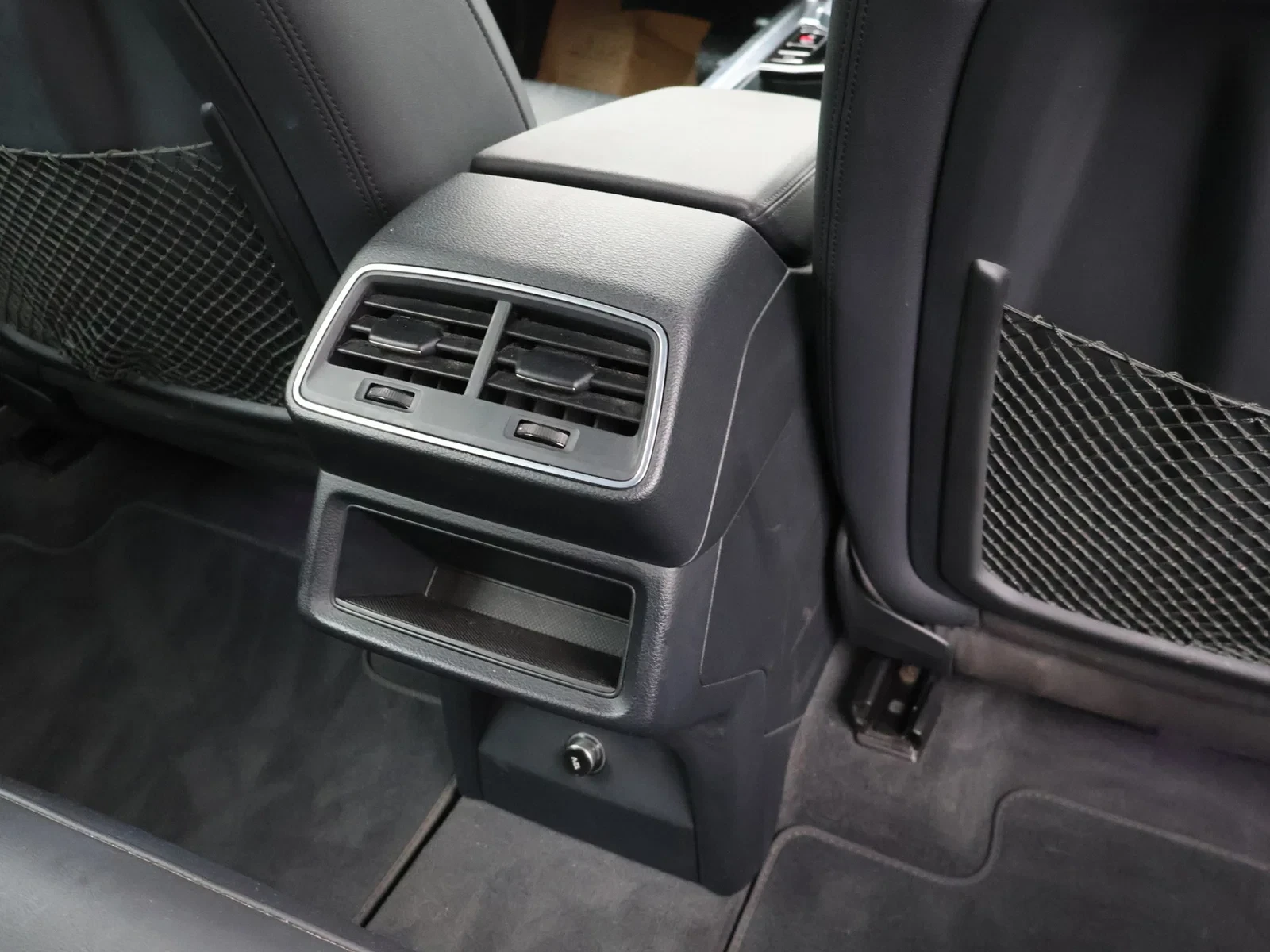 Audi e-tron Audi e-tron 50 QUATTRO 313PK *AUTOMAAT*360° CAMERA*TREKHAAK*LEDER*NAVI*CRUISE*APP*CONNECT*...*