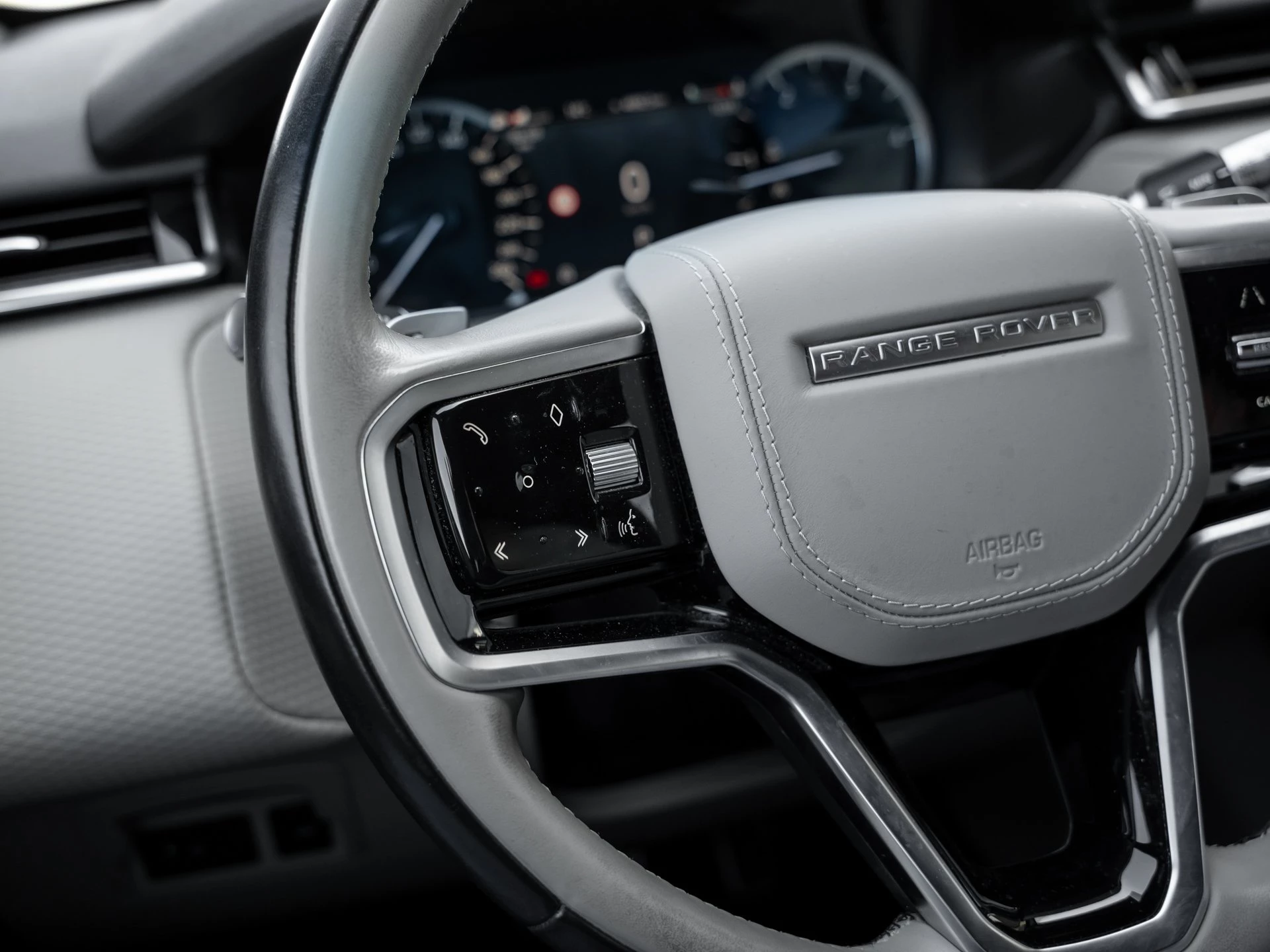Land Rover-Range Rover Velar-image-19