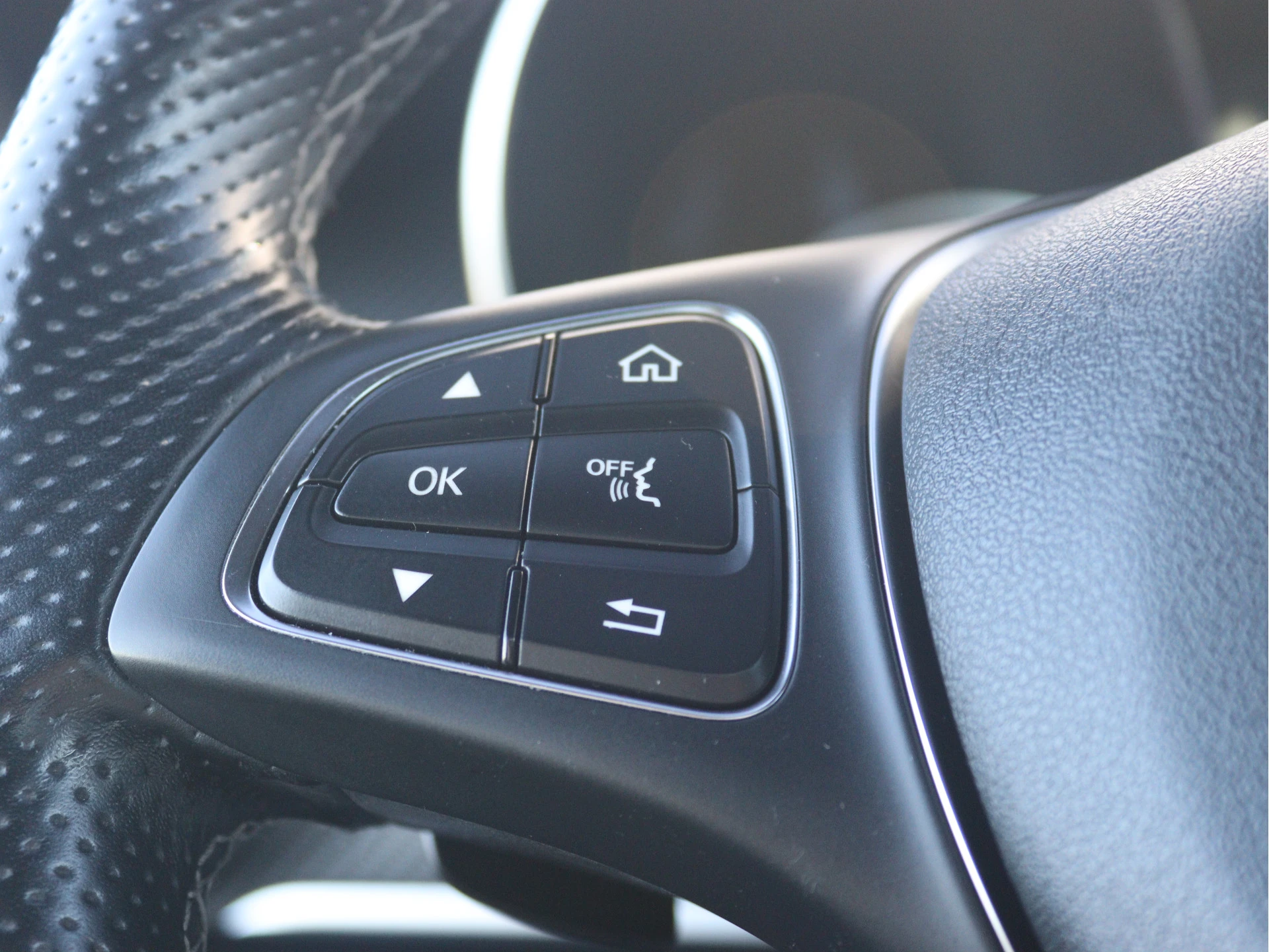 Mercedes-Benz-V-Klasse-image-6
