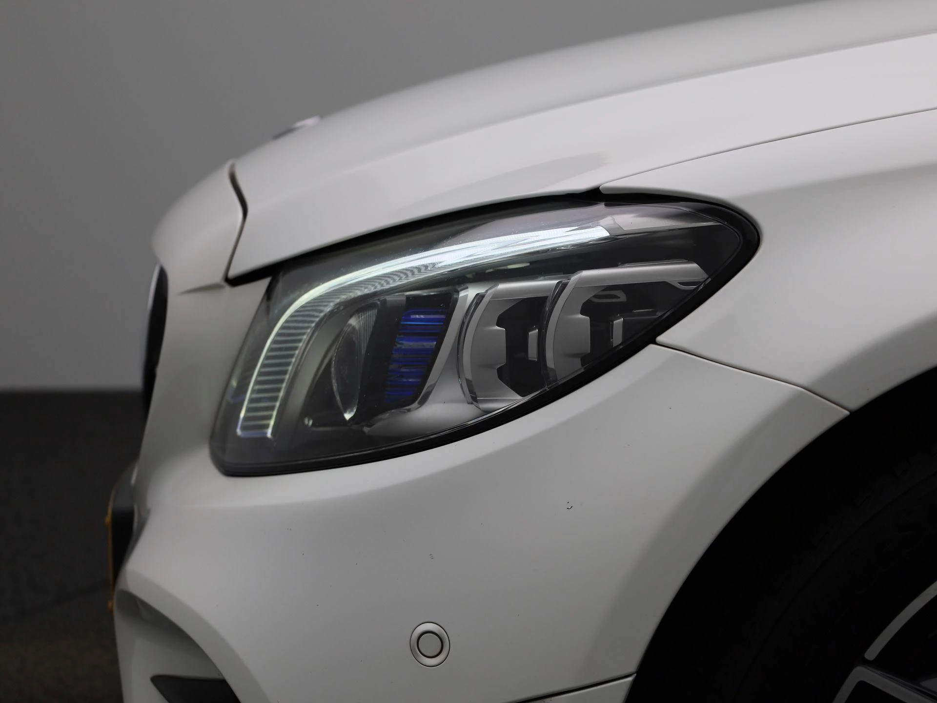 Mercedes-Benz-C-Klasse-image-14