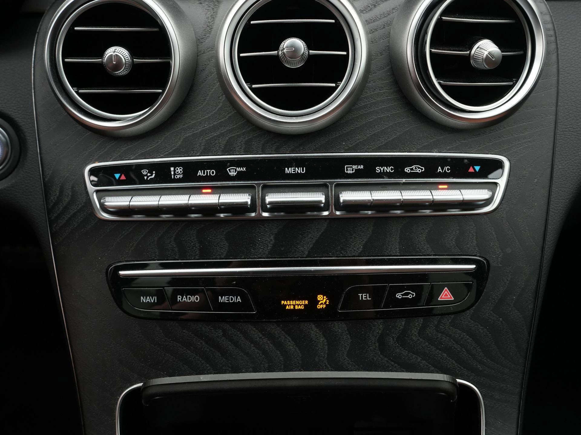 Mercedes-Benz-C-Klasse-image-22