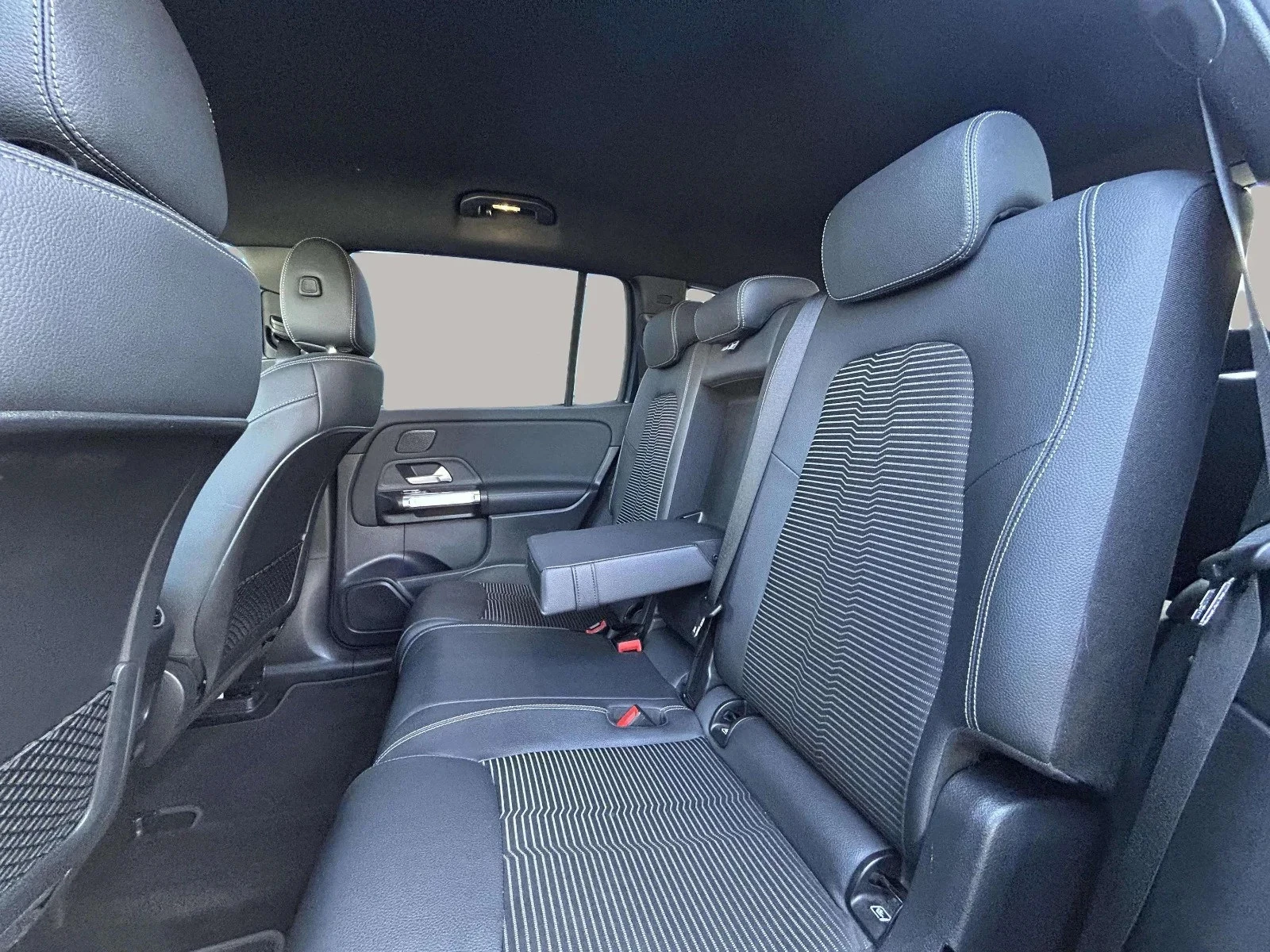 Mercedes-Benz-EQB-image-15