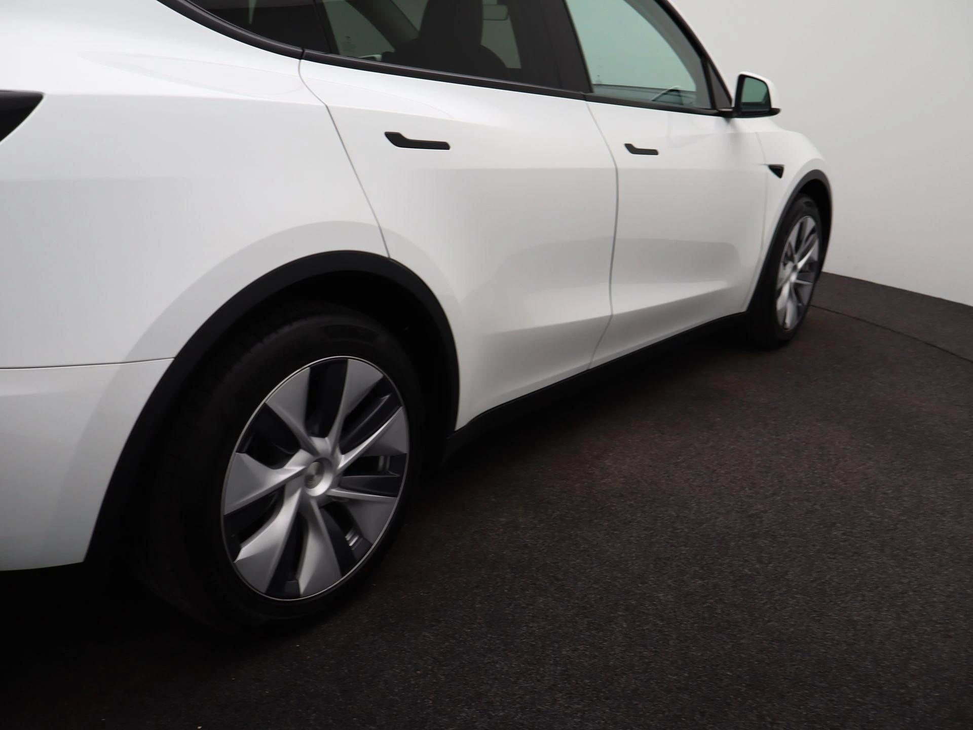 Tesla-Model Y-image-38