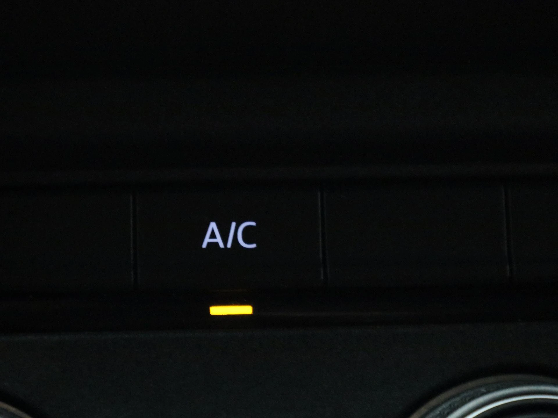 Volkswagen-Transporter-image-22