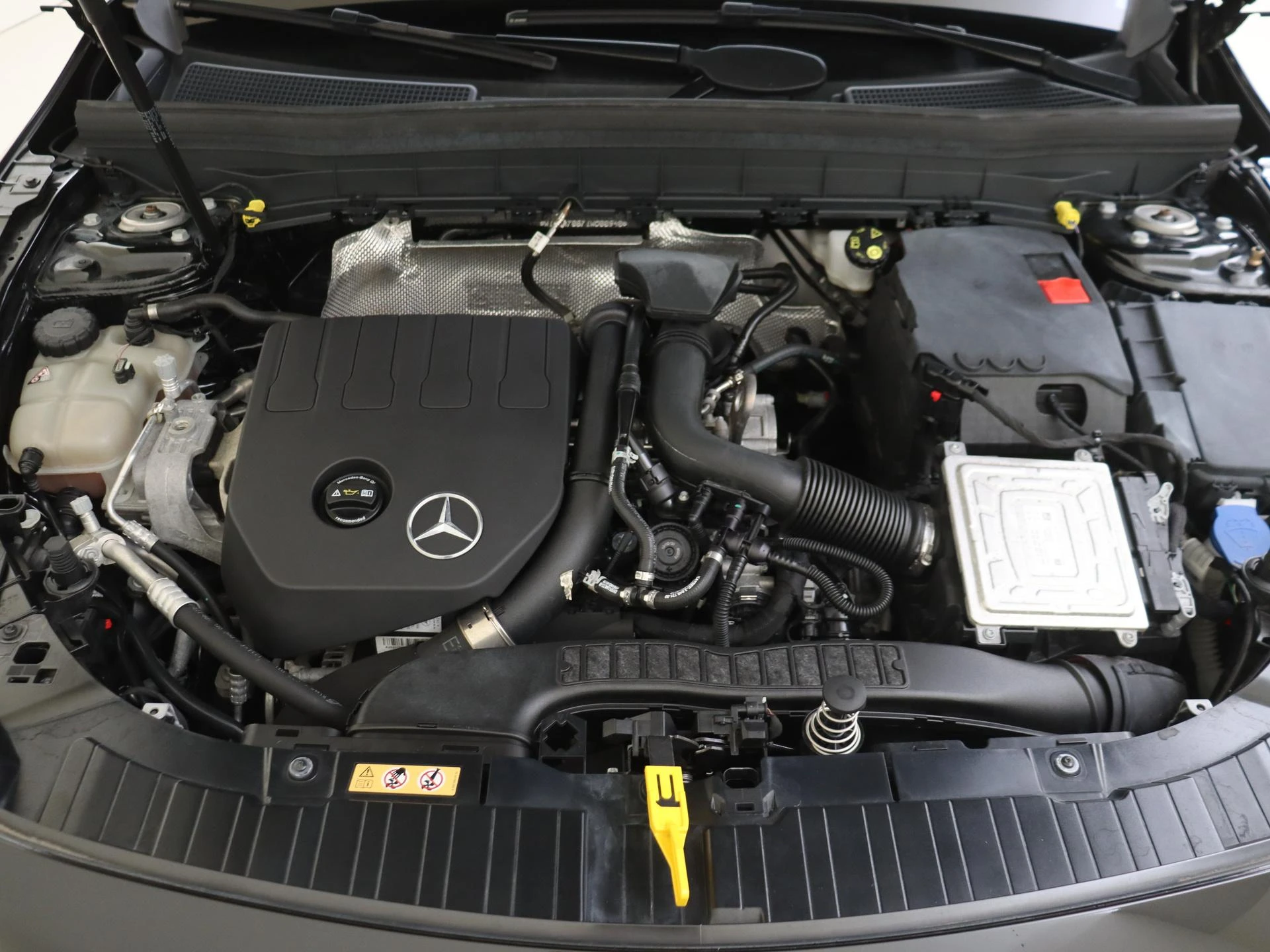 Mercedes-Benz-GLB-image-36