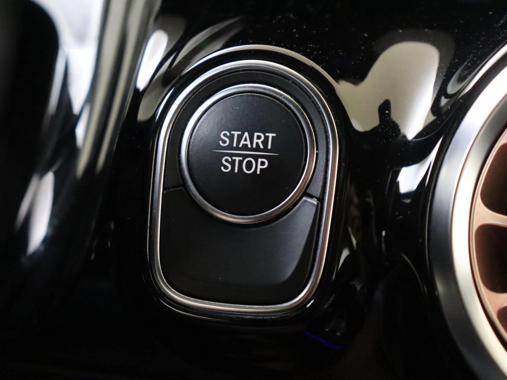 Mercedes-Benz-EQA-image-26