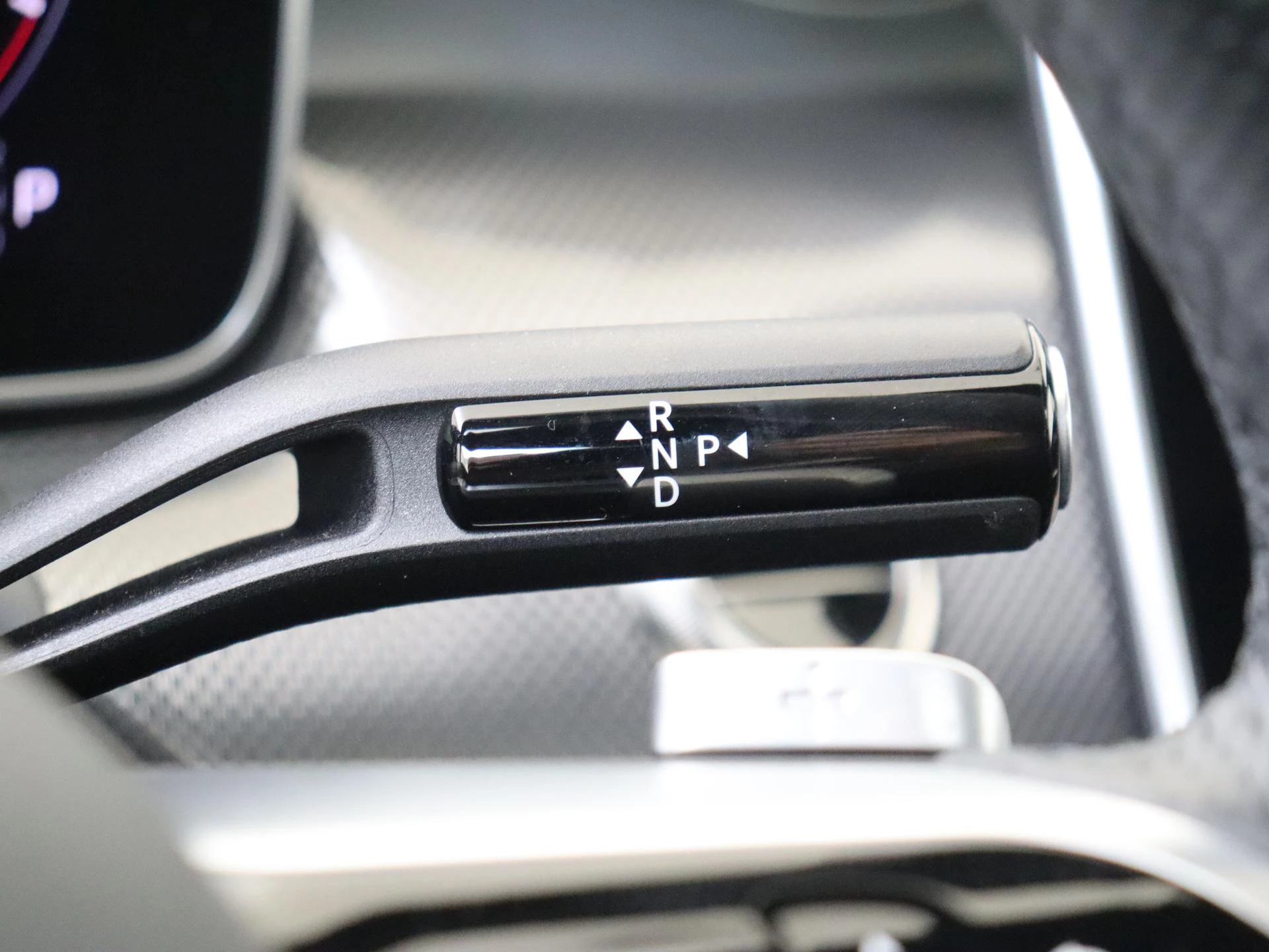 Mercedes-Benz-C-Klasse-image-13