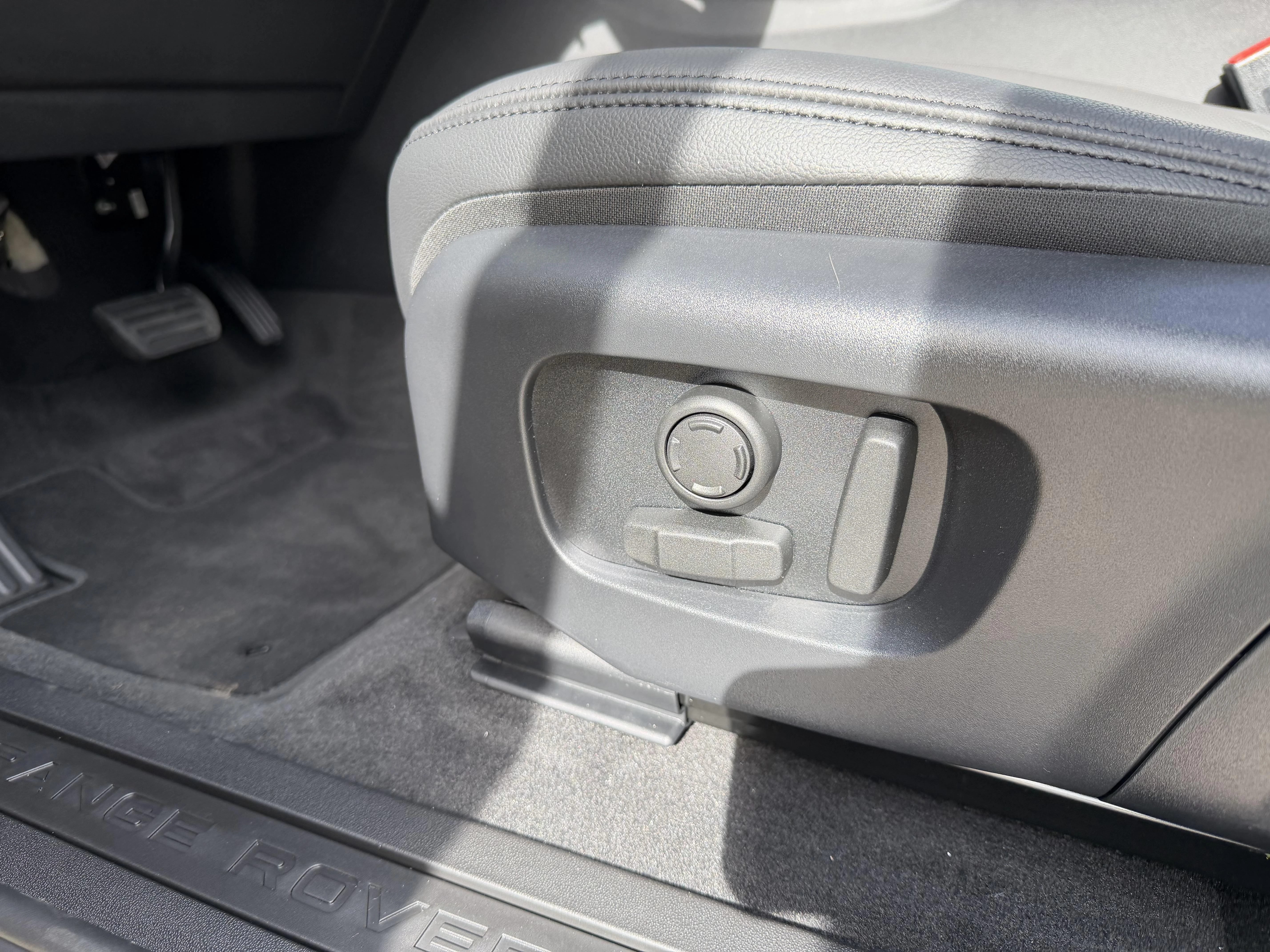 Land Rover-Range Rover Evoque-image-22