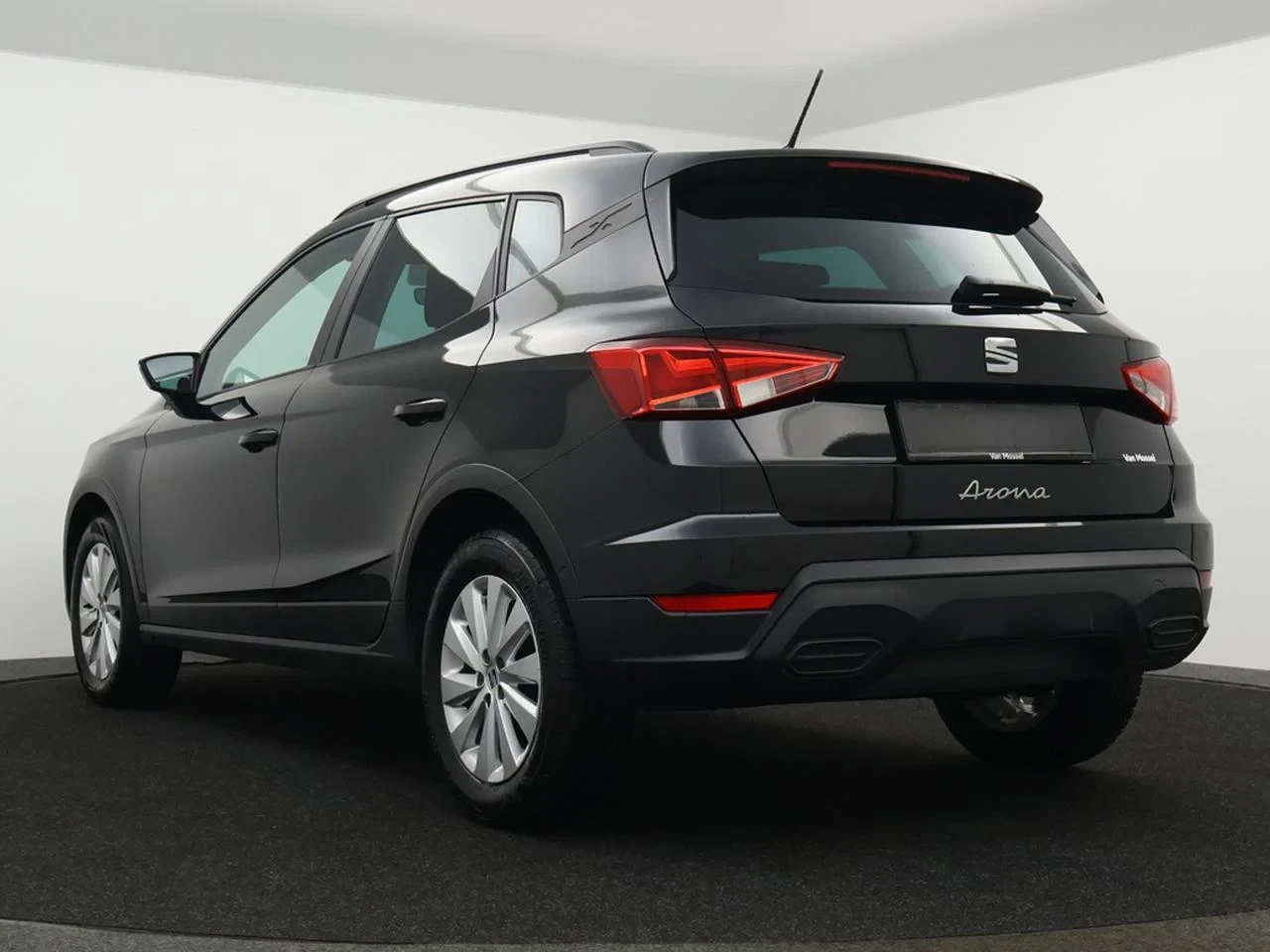 SEAT-Arona-image-12