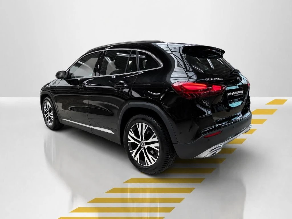 Mercedes-Benz-GLA 200 d-image-12