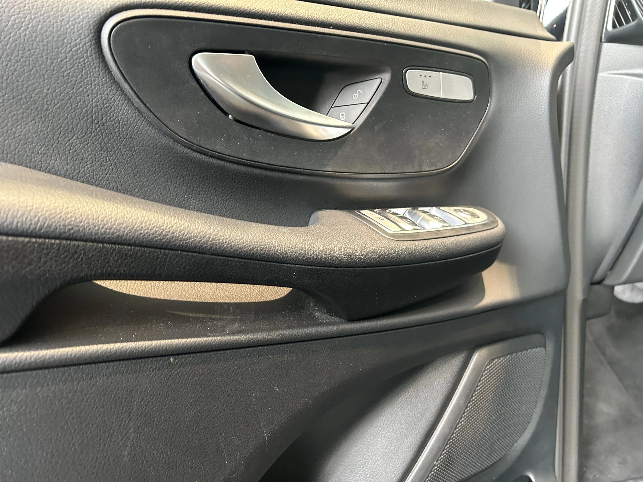 Mercedes-Benz-V-Klasse-image-8