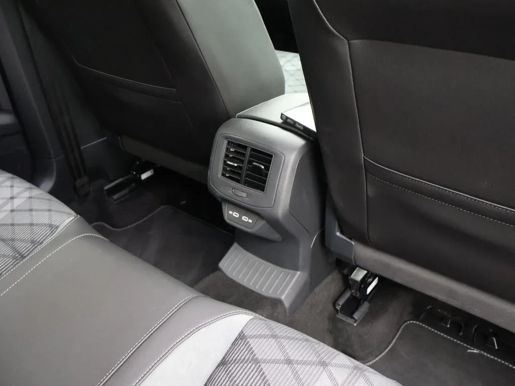 Volkswagen-T-Roc-image-11