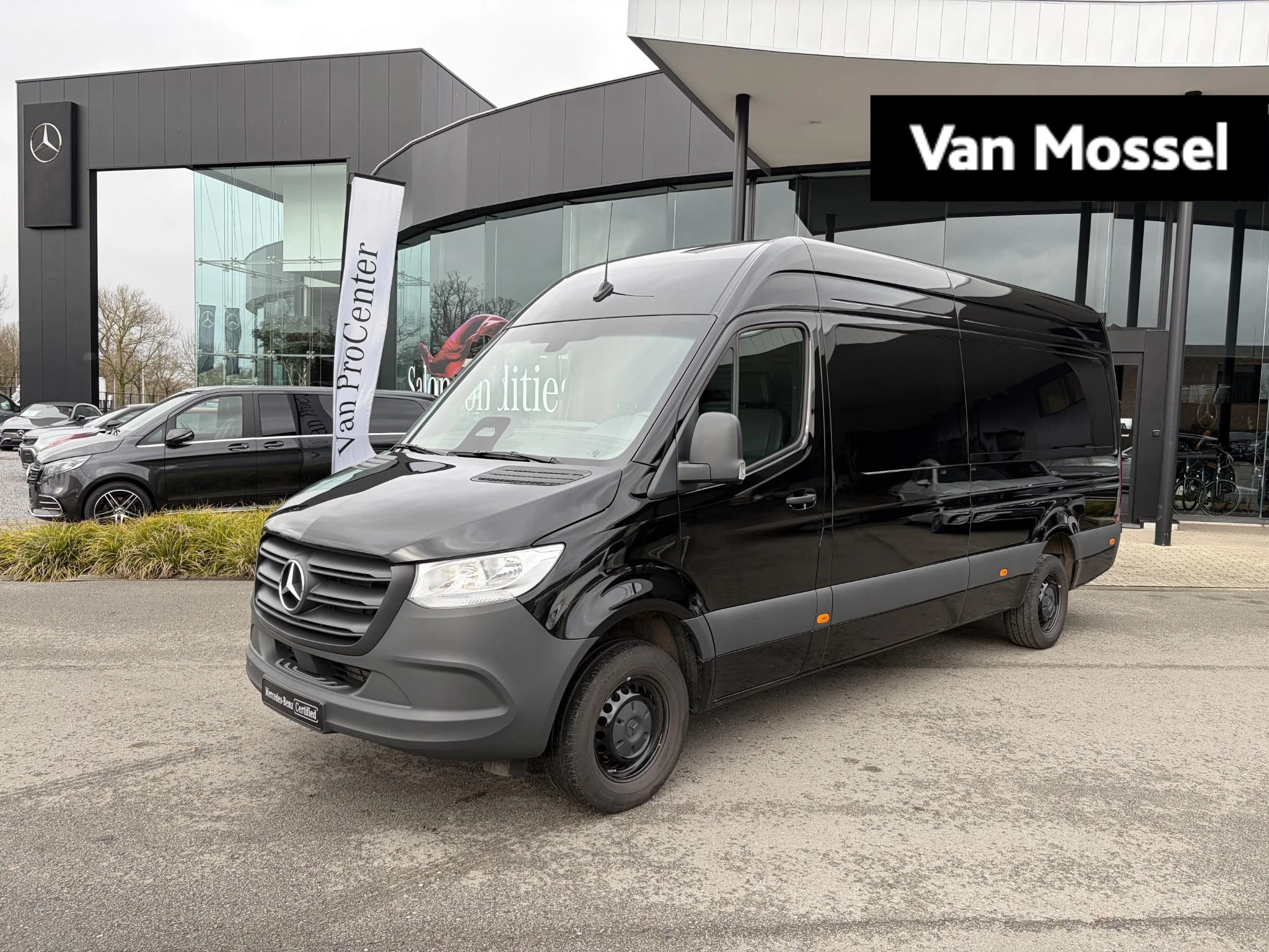 Mercedes-Benz-Sprinter-image-0