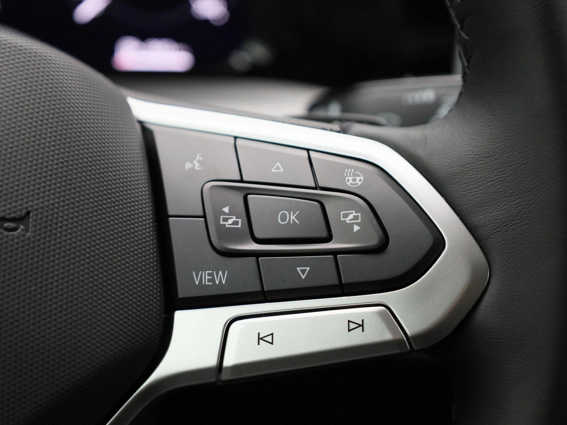 Volkswagen-Golf-image-23