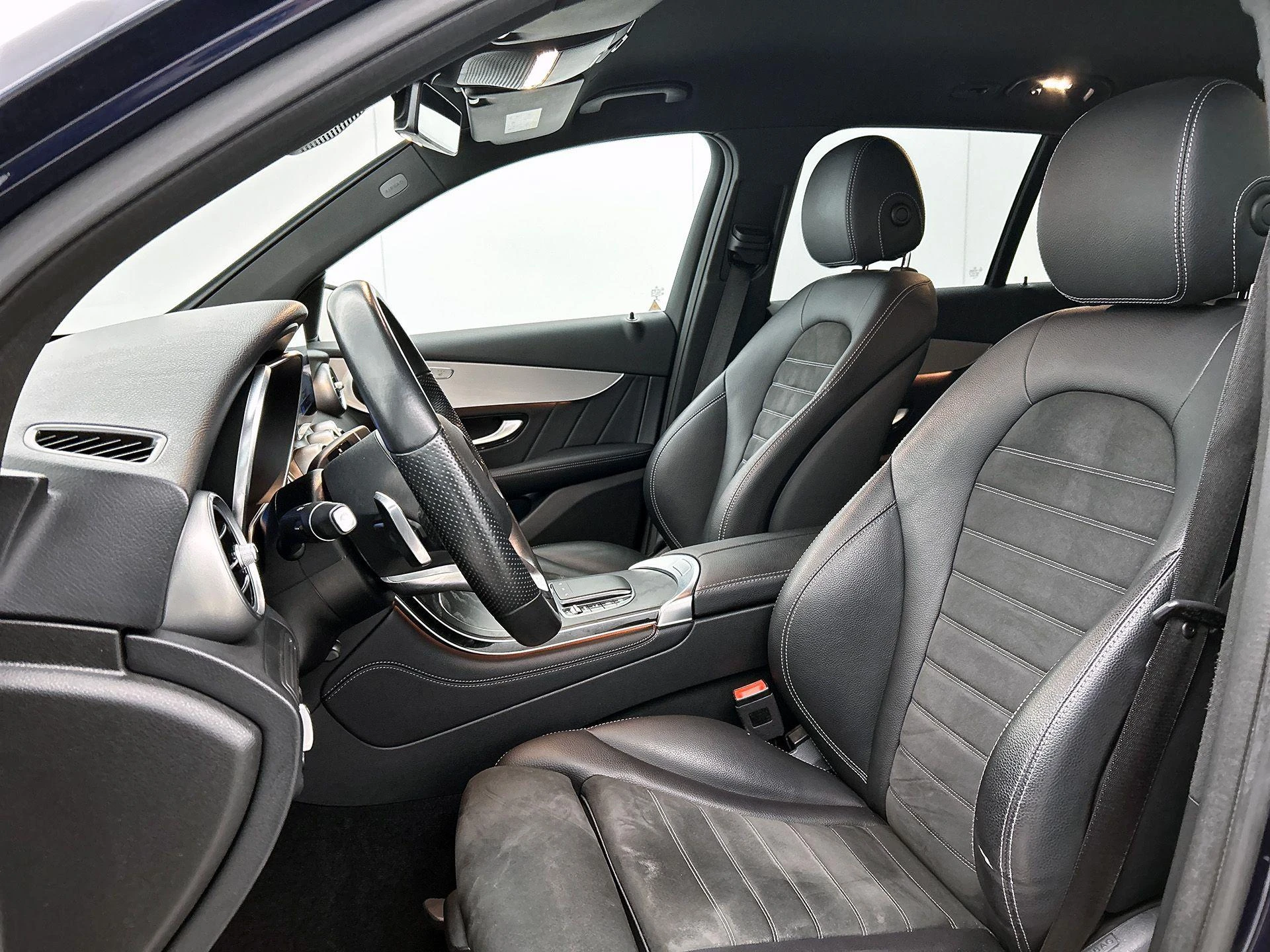 Mercedes-Benz-GLC-image-35