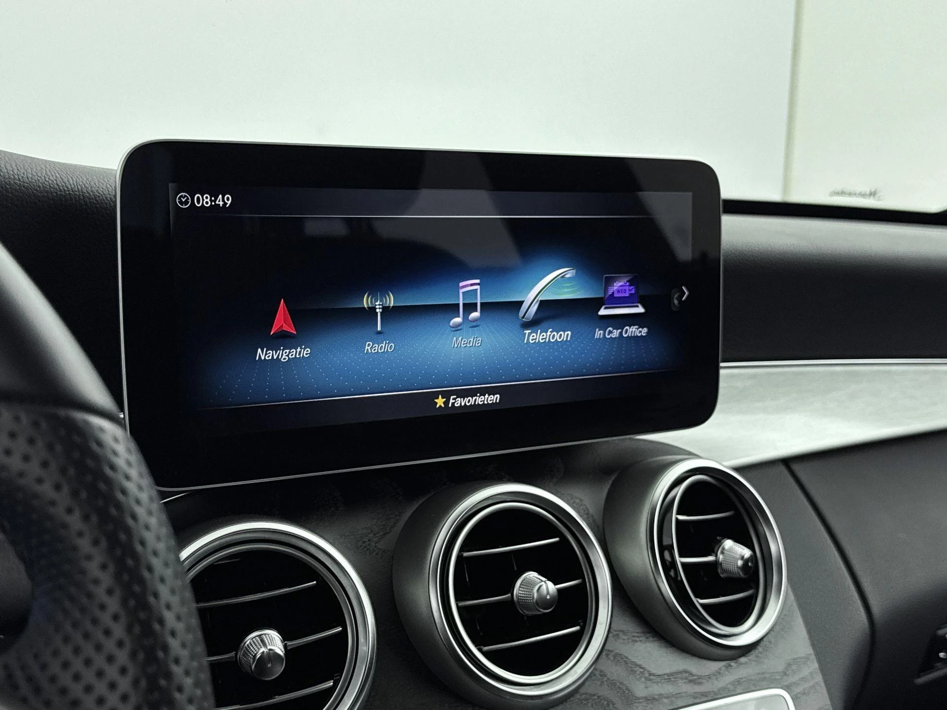 Mercedes-Benz-C-Klasse-image-11