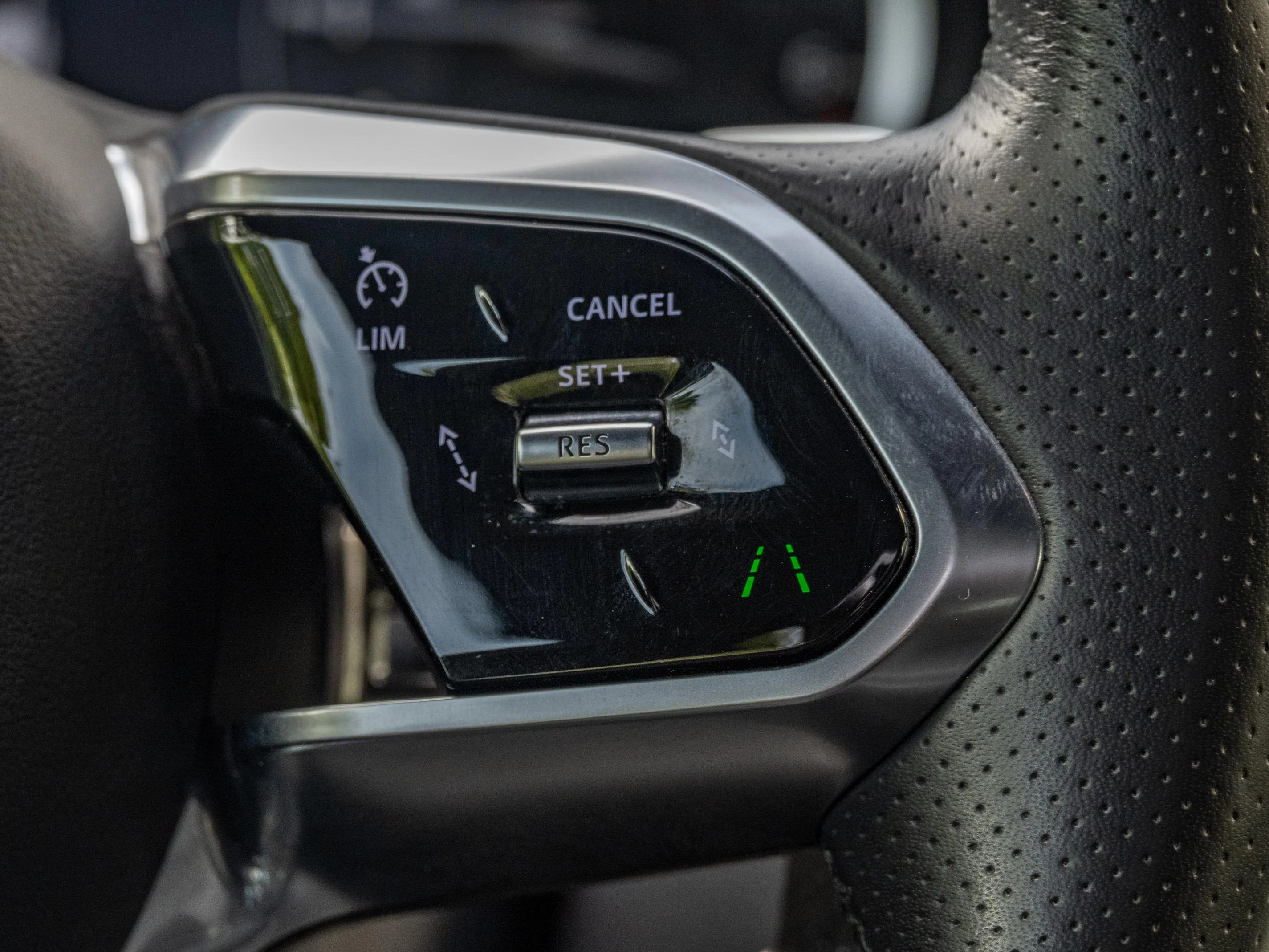 Jaguar E-PACE P300e R-Dynamic S