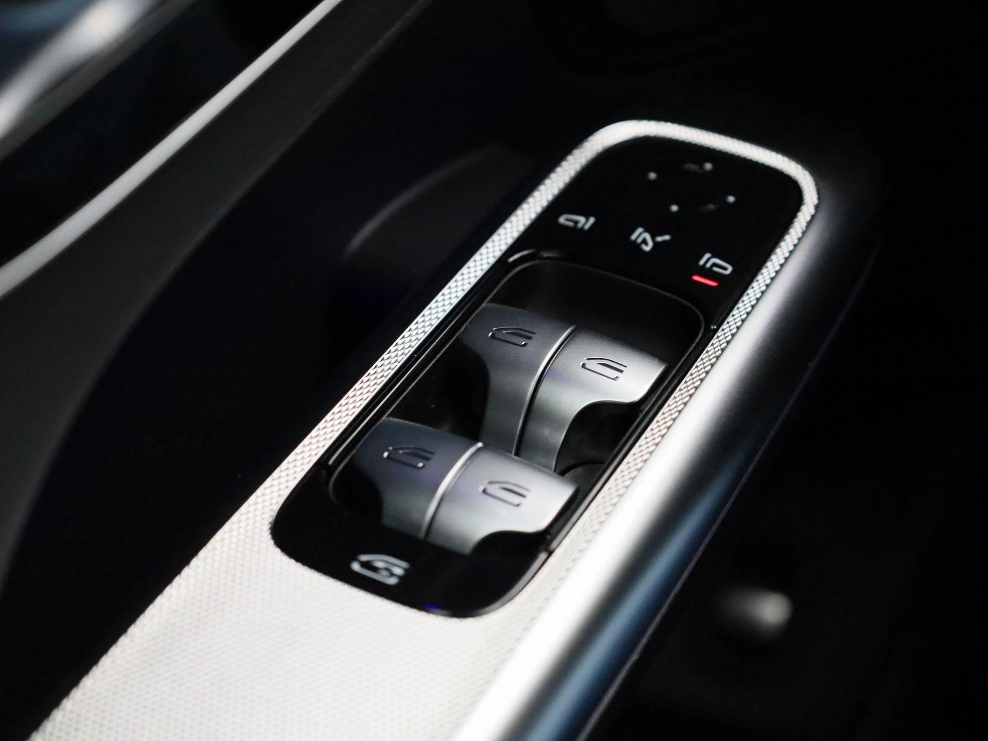 Mercedes-Benz-GLC-image-33