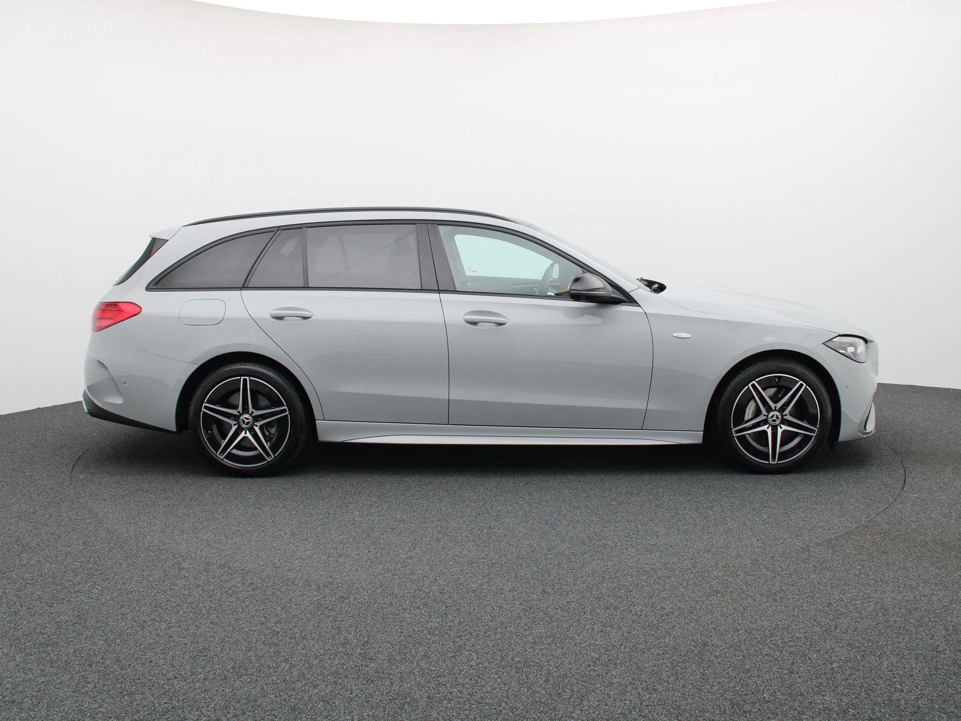 Mercedes-Benz Classe C 300 e AMG Line Estate + LEDER TWO TONE + PANO DAK + BURMESTER +