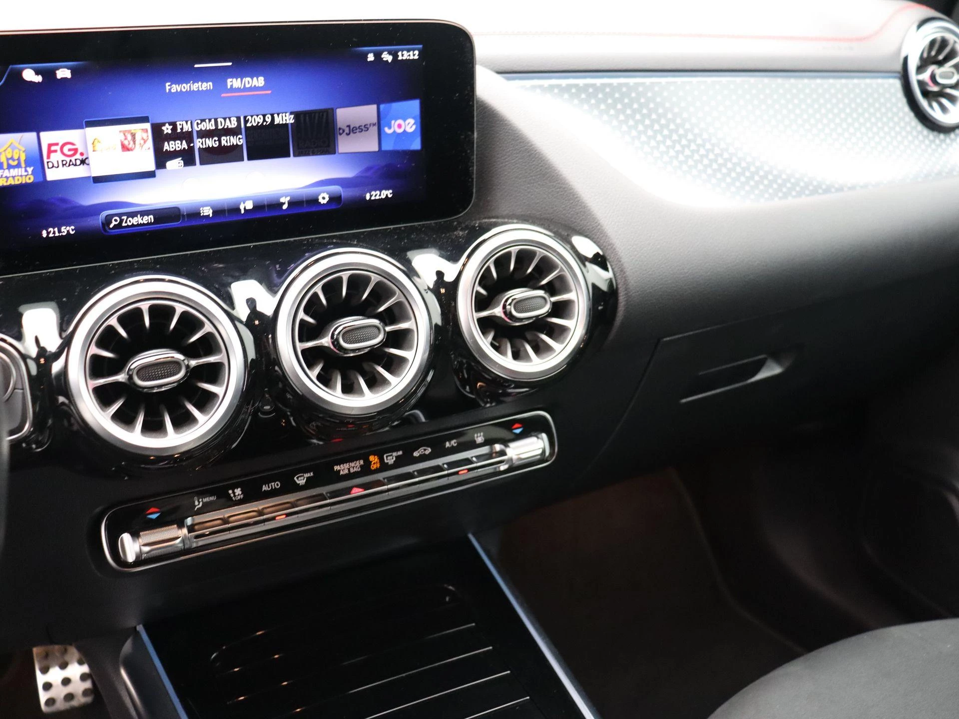 Mercedes-Benz EQA 250+ AMG Line + CARPLAY + PANORAMISCH DAK + NIGHTPAKKET +