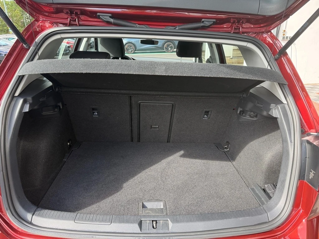 Volkswagen-Golf-image-12