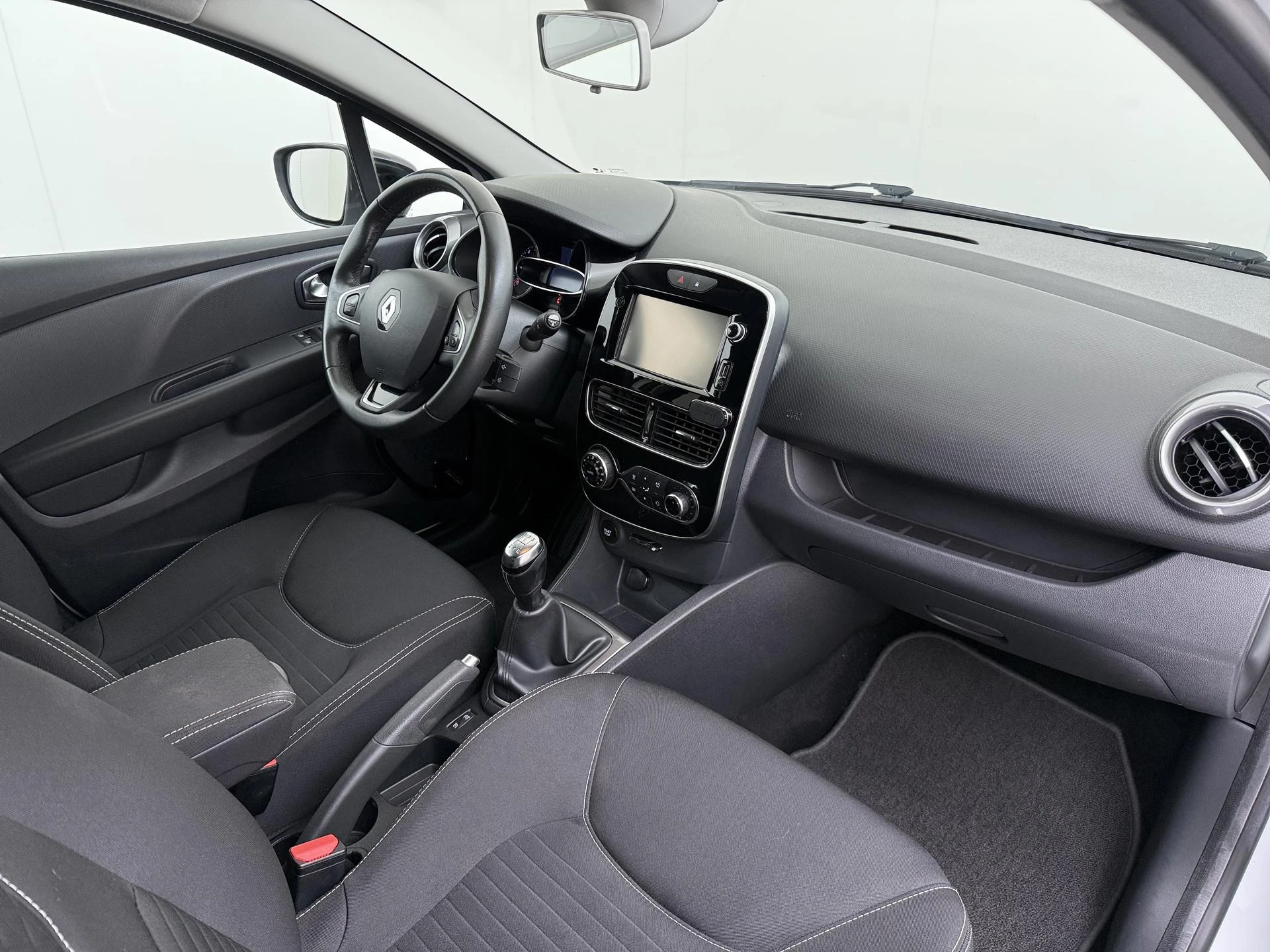 Renault-Clio-image-27