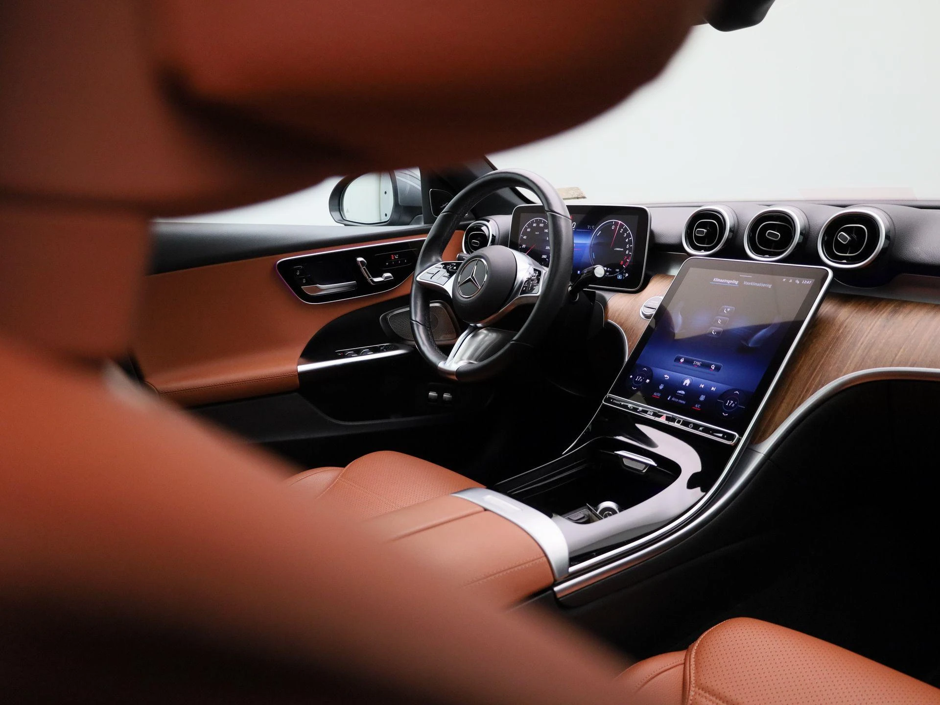 Mercedes-Benz-C-Klasse-image-45