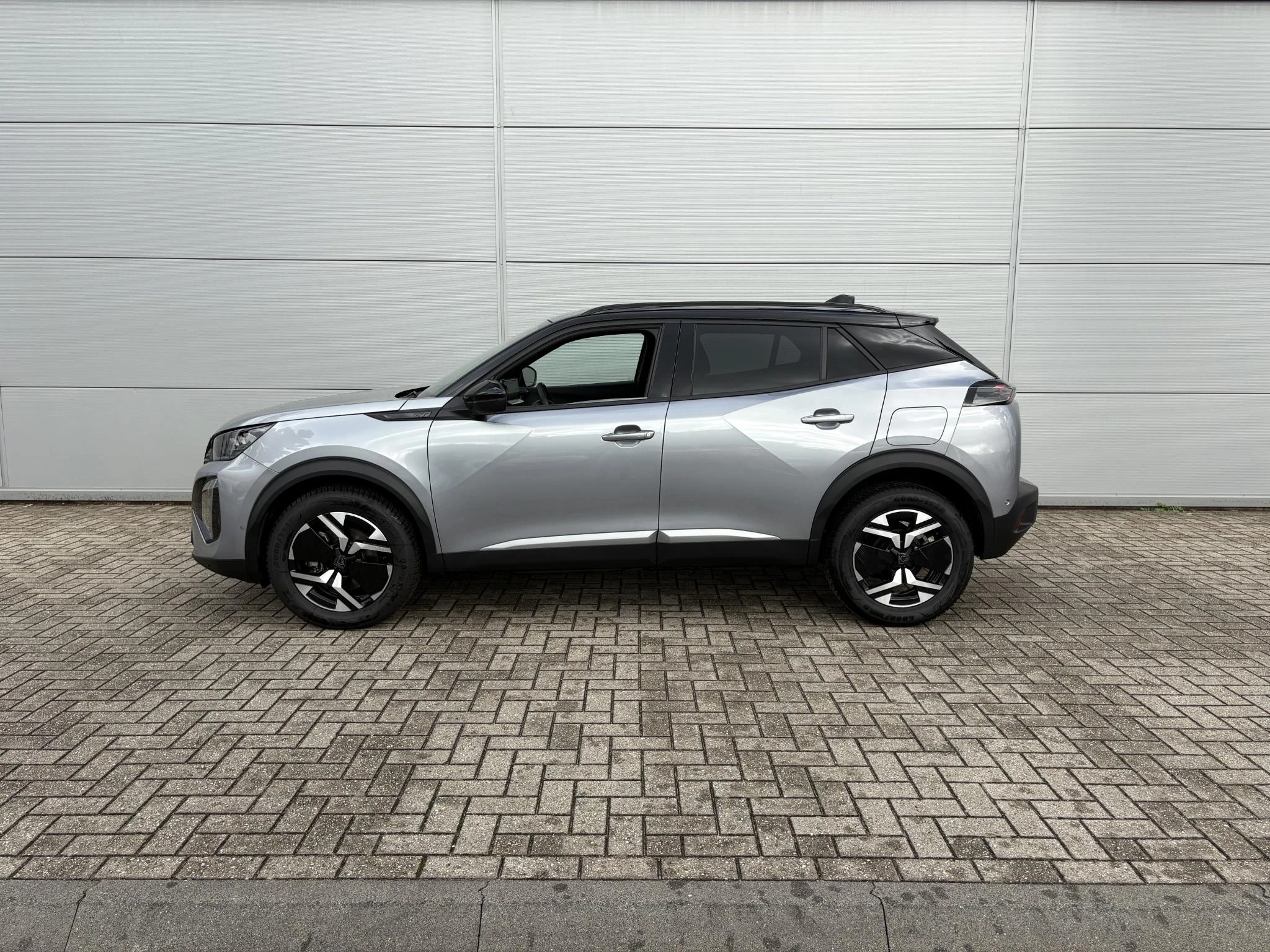 Peugeot-2008-image-2