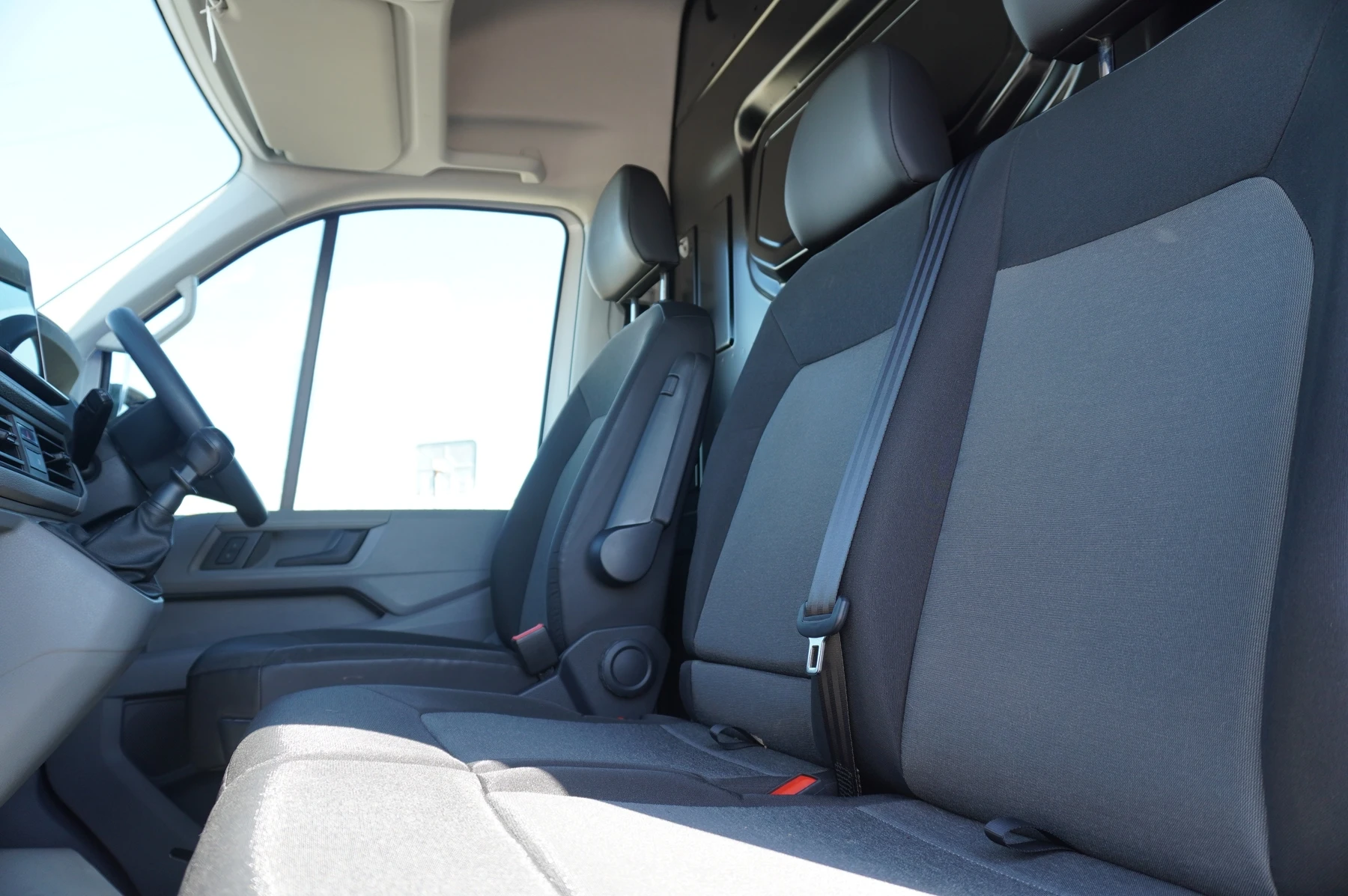 Volkswagen-Crafter-image-9